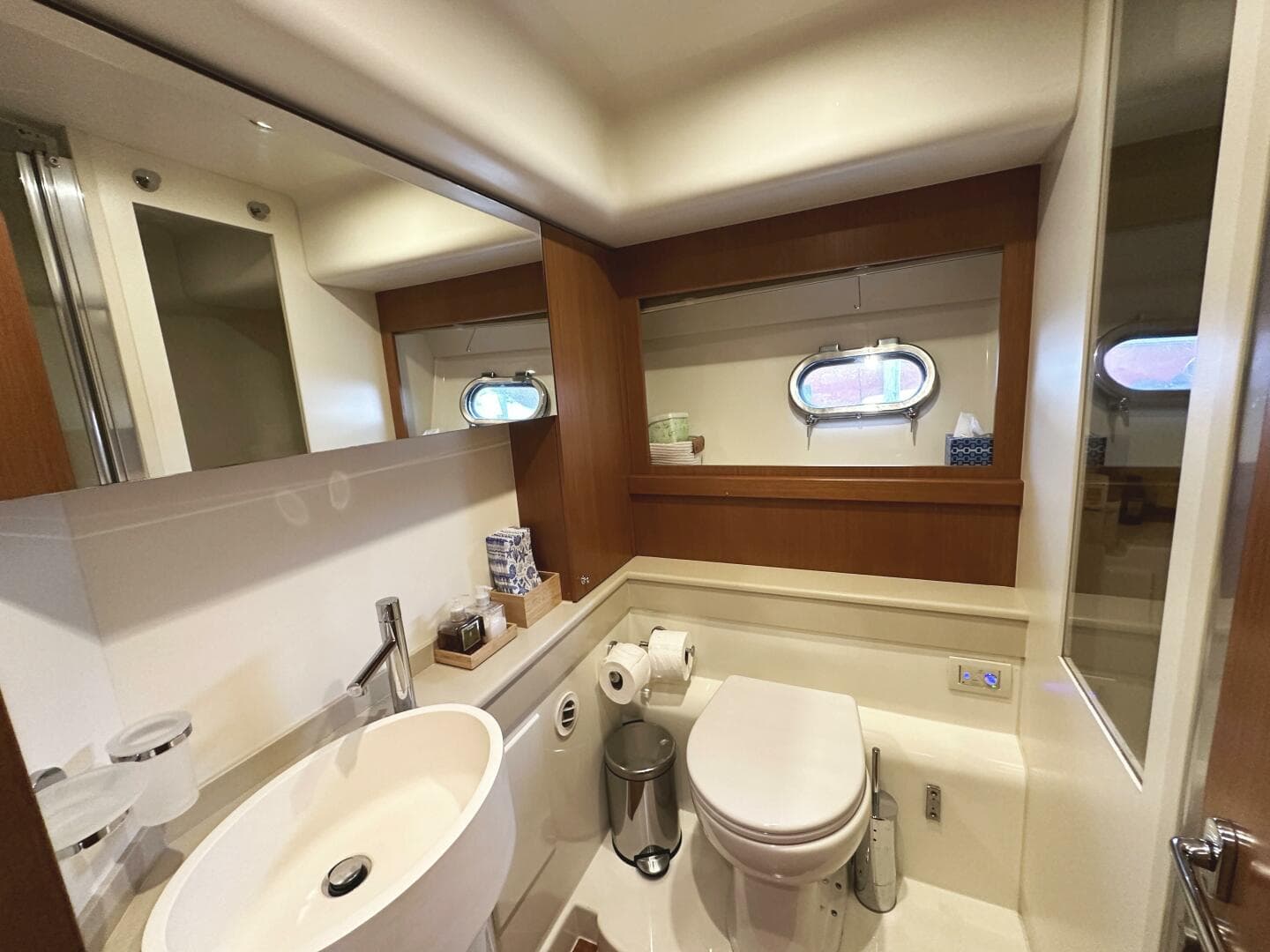 2014 Ferretti Yachts 530