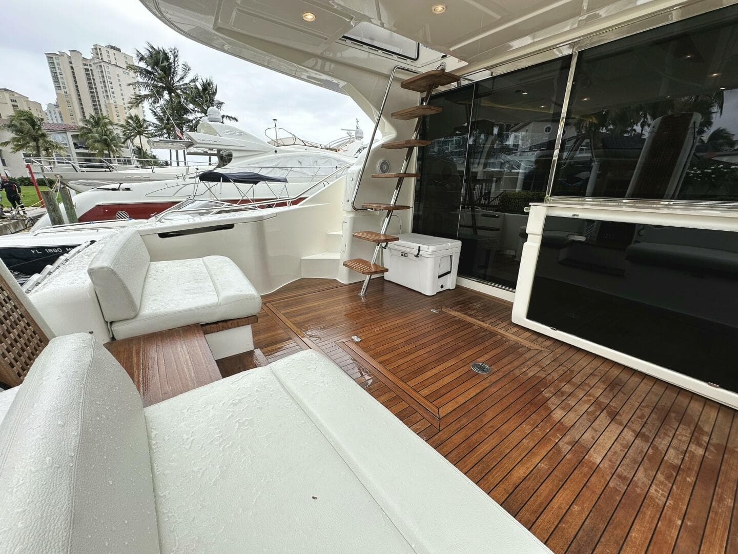 2014 Ferretti Yachts 530