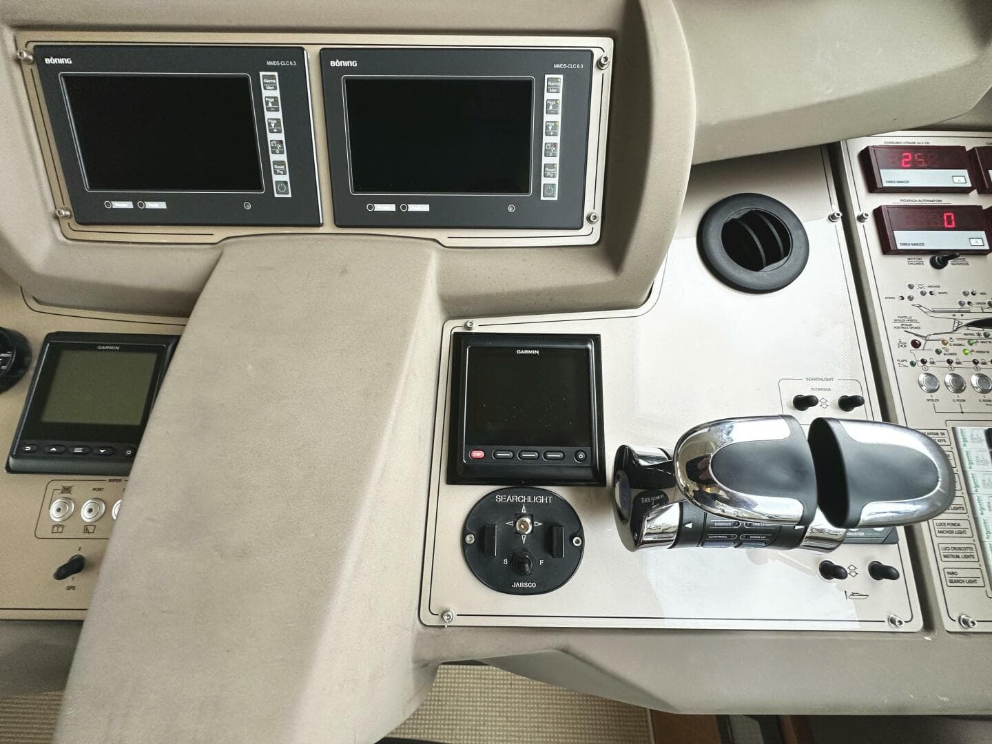 2014 Ferretti Yachts 530