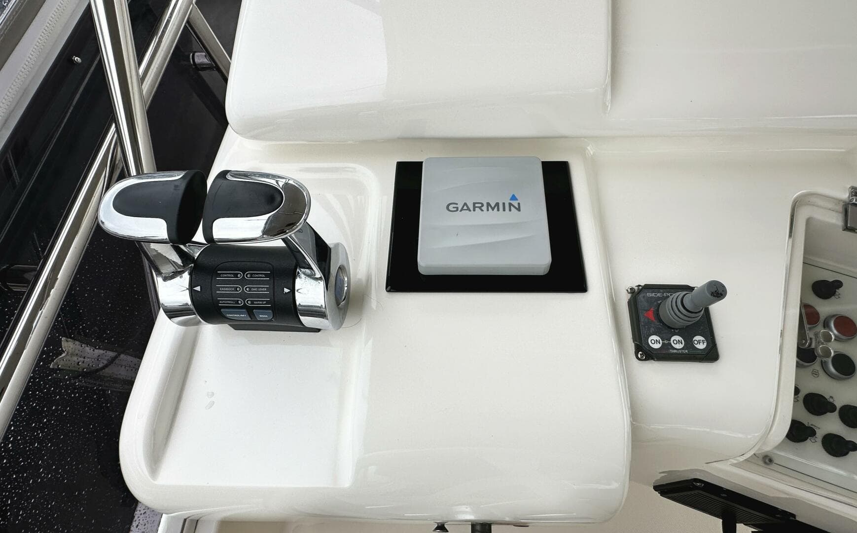 2014 Ferretti Yachts 530