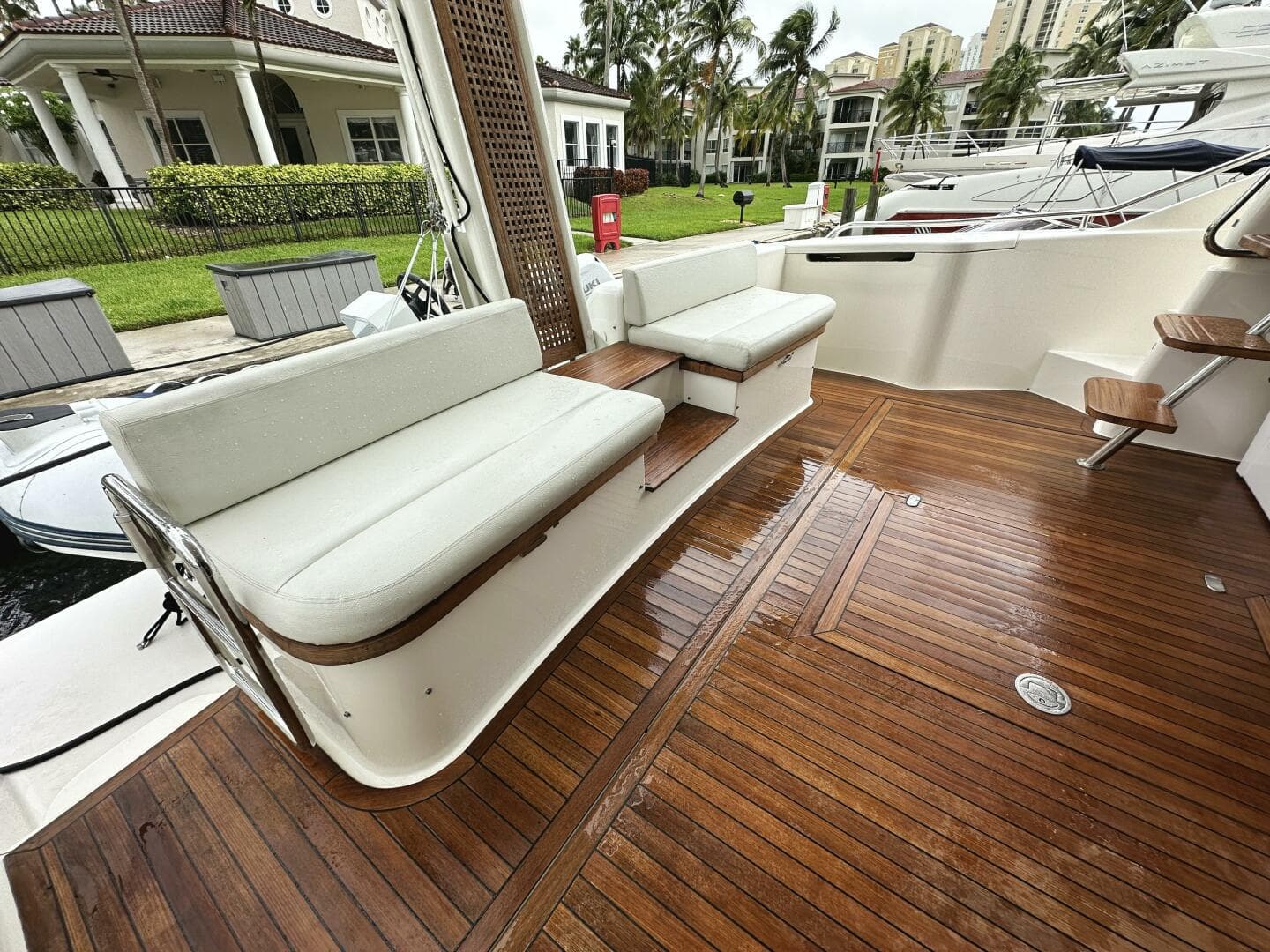 2014 Ferretti Yachts 530