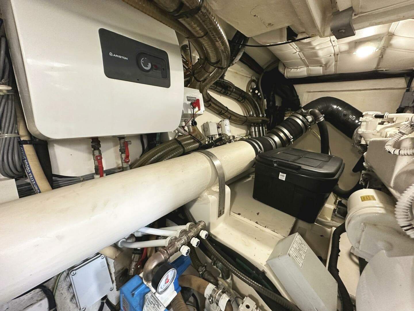 2014 Ferretti Yachts 530