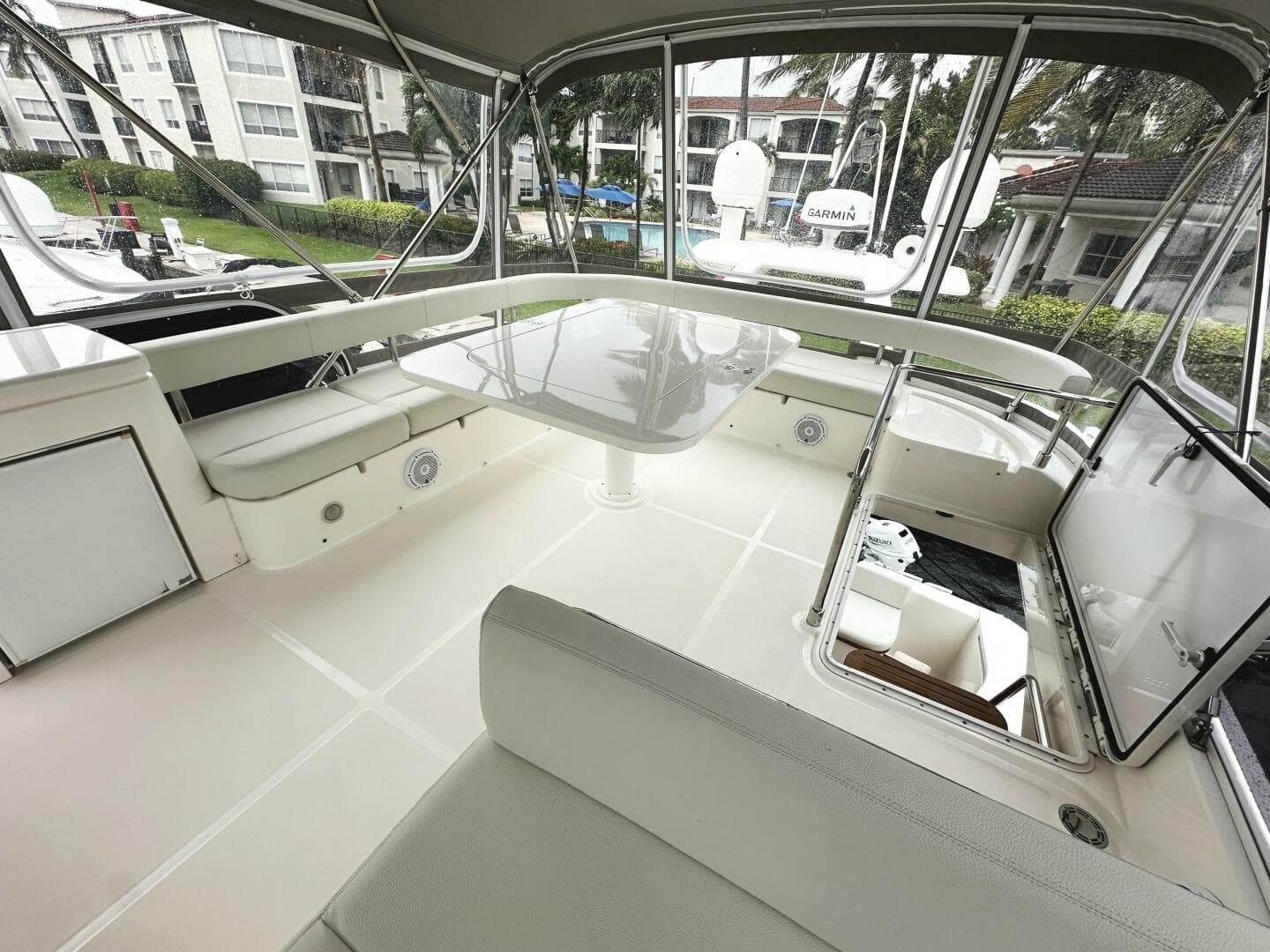 2014 Ferretti Yachts 530