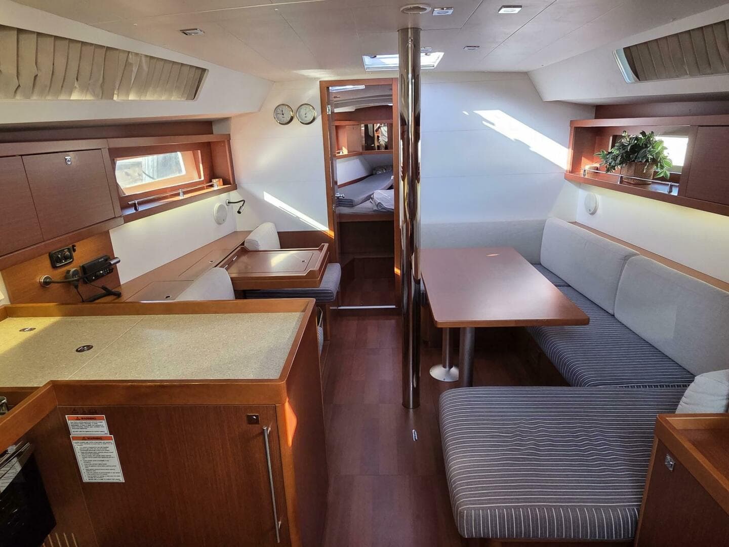 Beneteau 41 Salon Looking Fwd