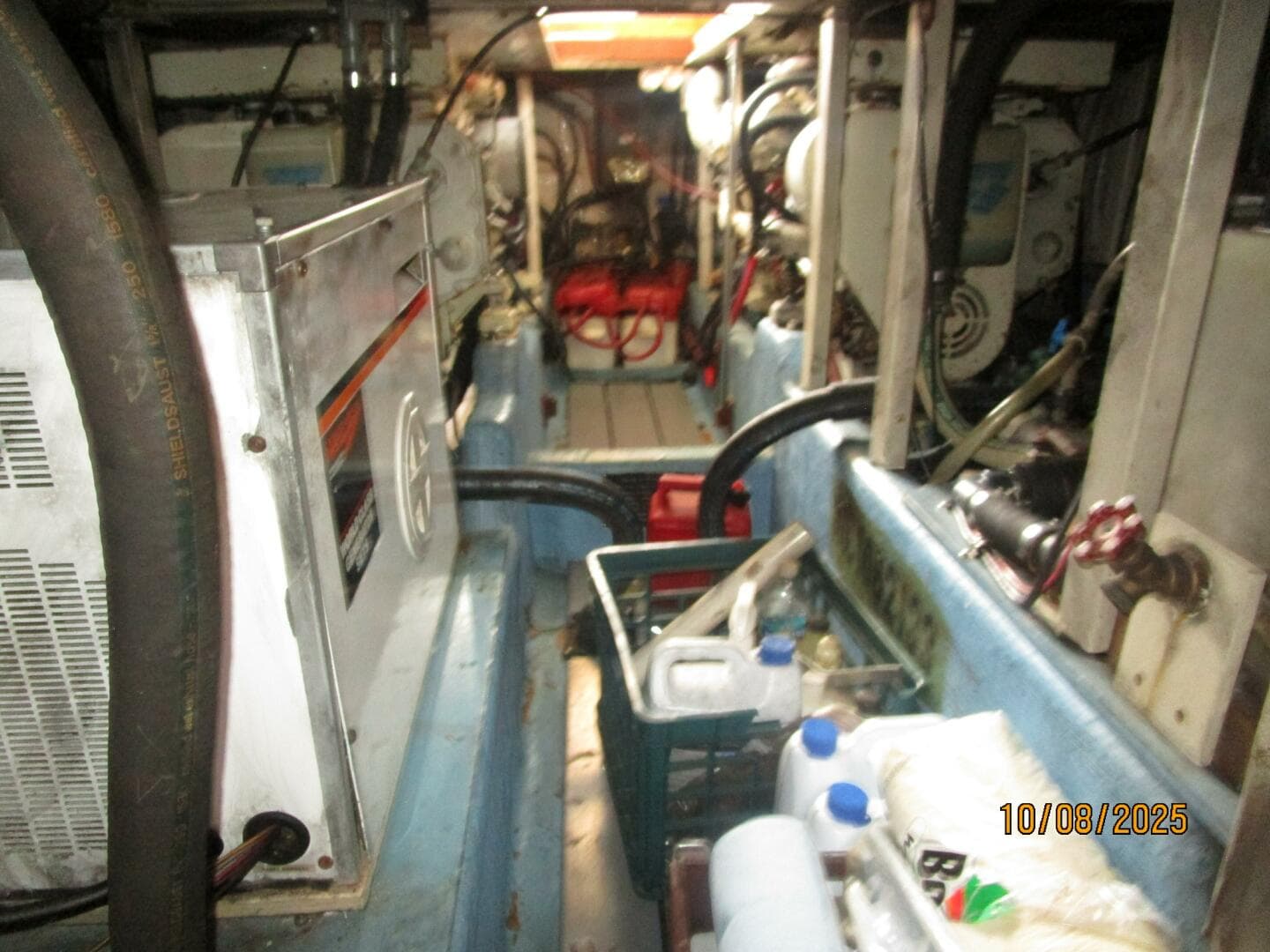 34' Sabreline engine room aft