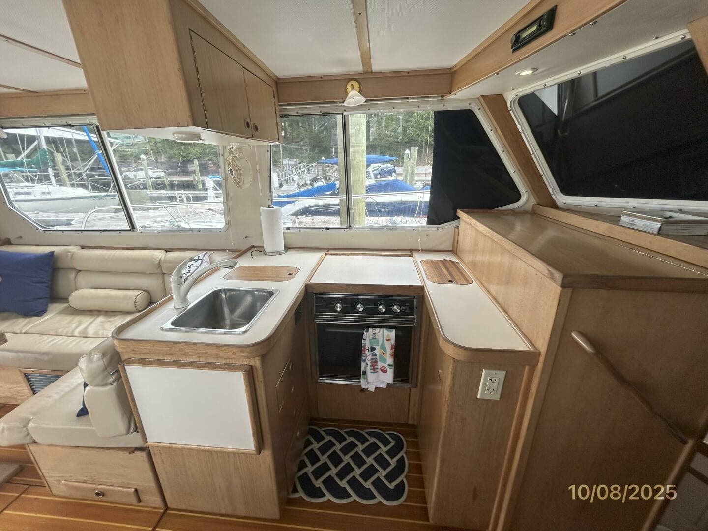 34' Sabreline galley2