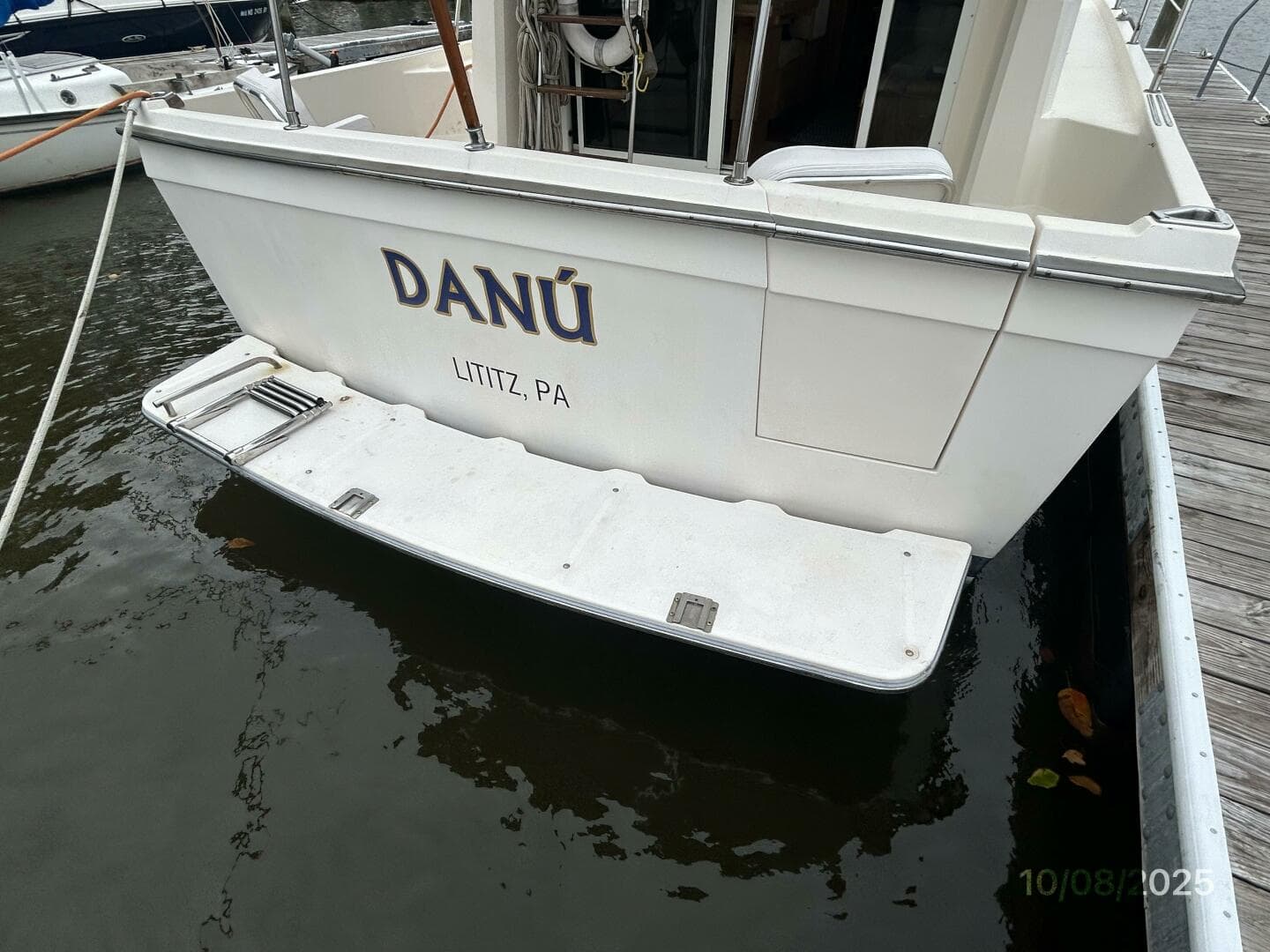 34' Sabreline swimplatform