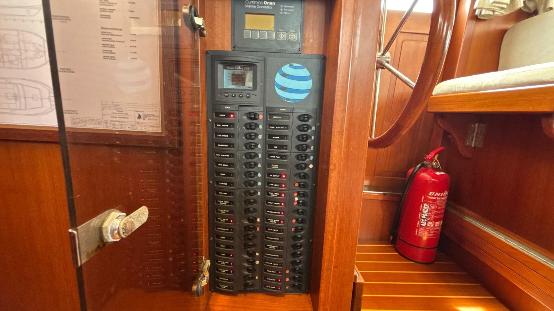 2013 Explorer Motor Yachts 40 Sedan