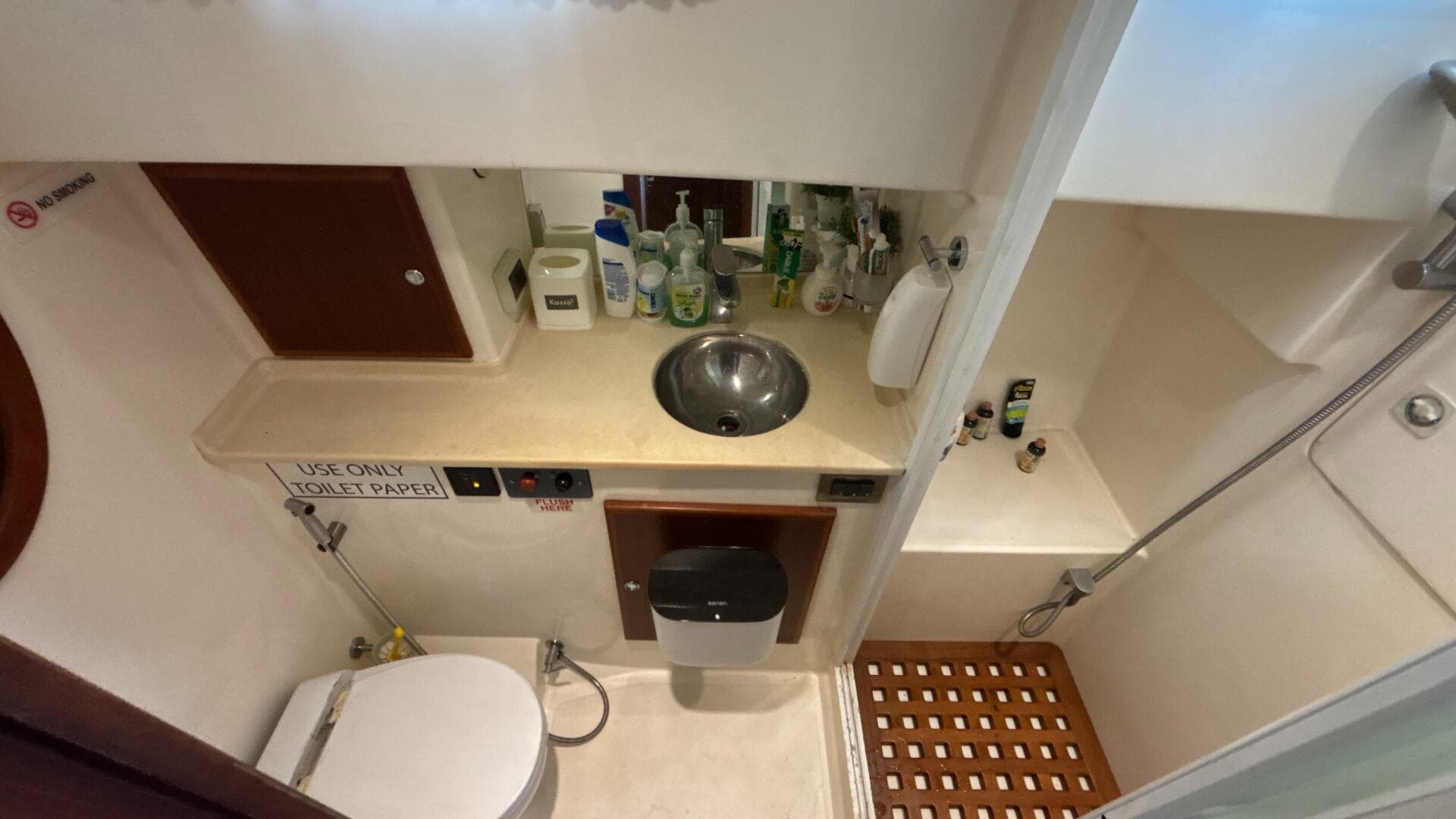 2013 Explorer Motor Yachts 40 Sedan