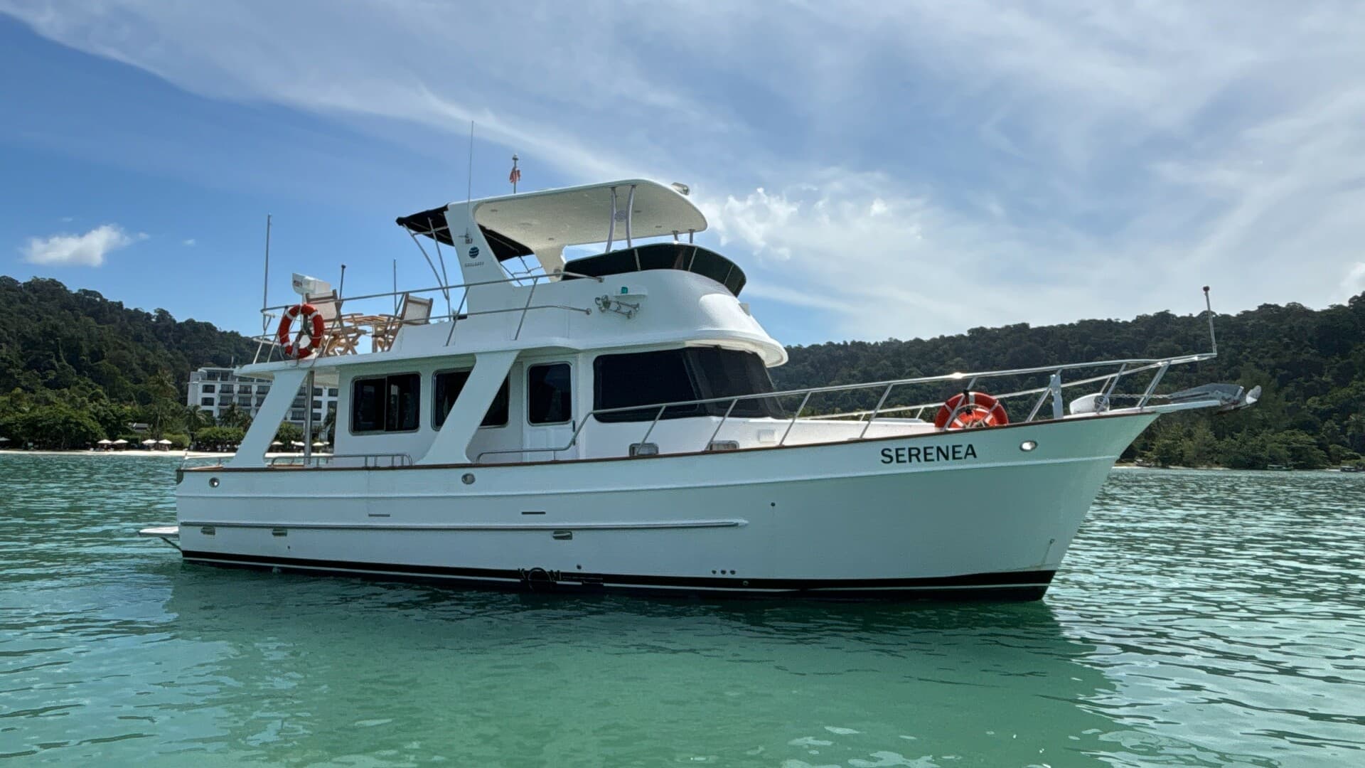 2013 Explorer Motor Yachts 40 Sedan