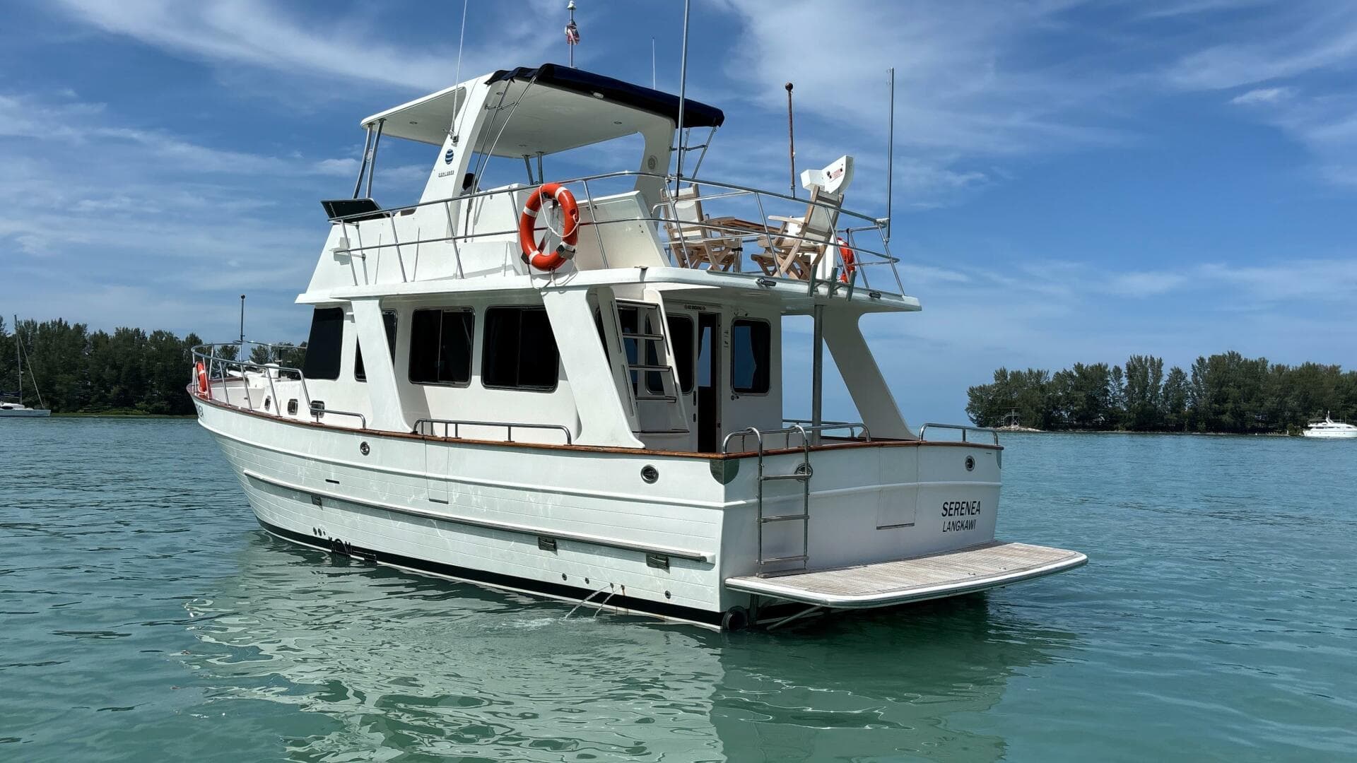 2013 Explorer Motor Yachts 40 Sedan