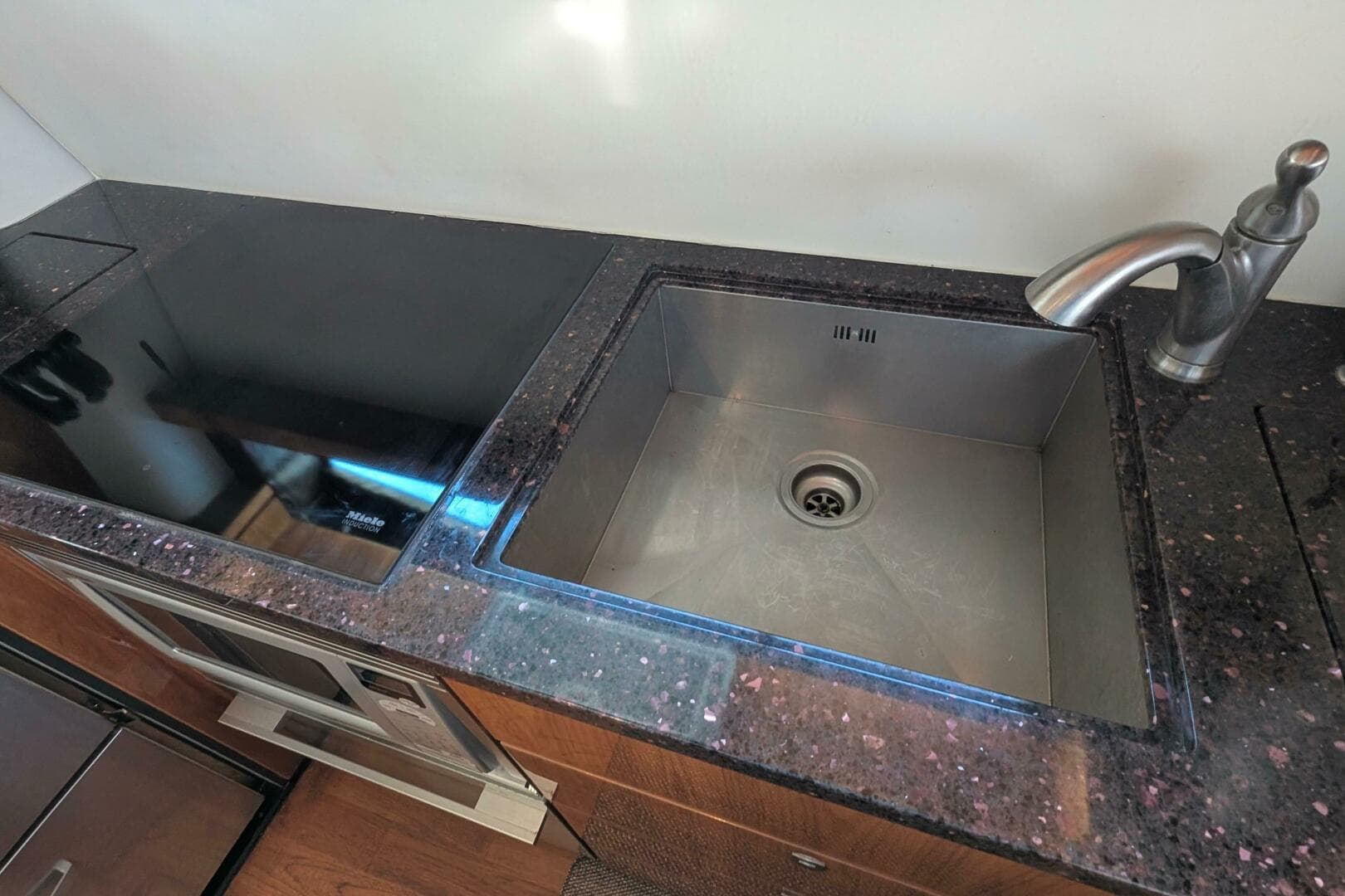 2010 Fairline Squadron