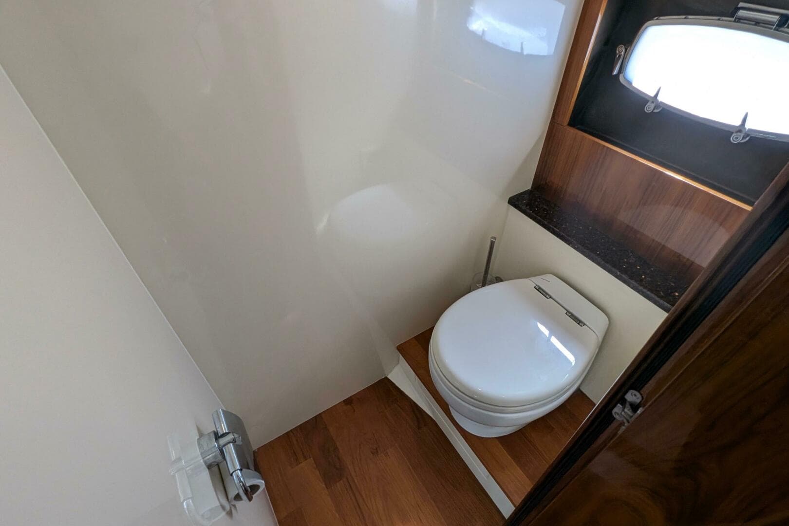 2010 Fairline Squadron