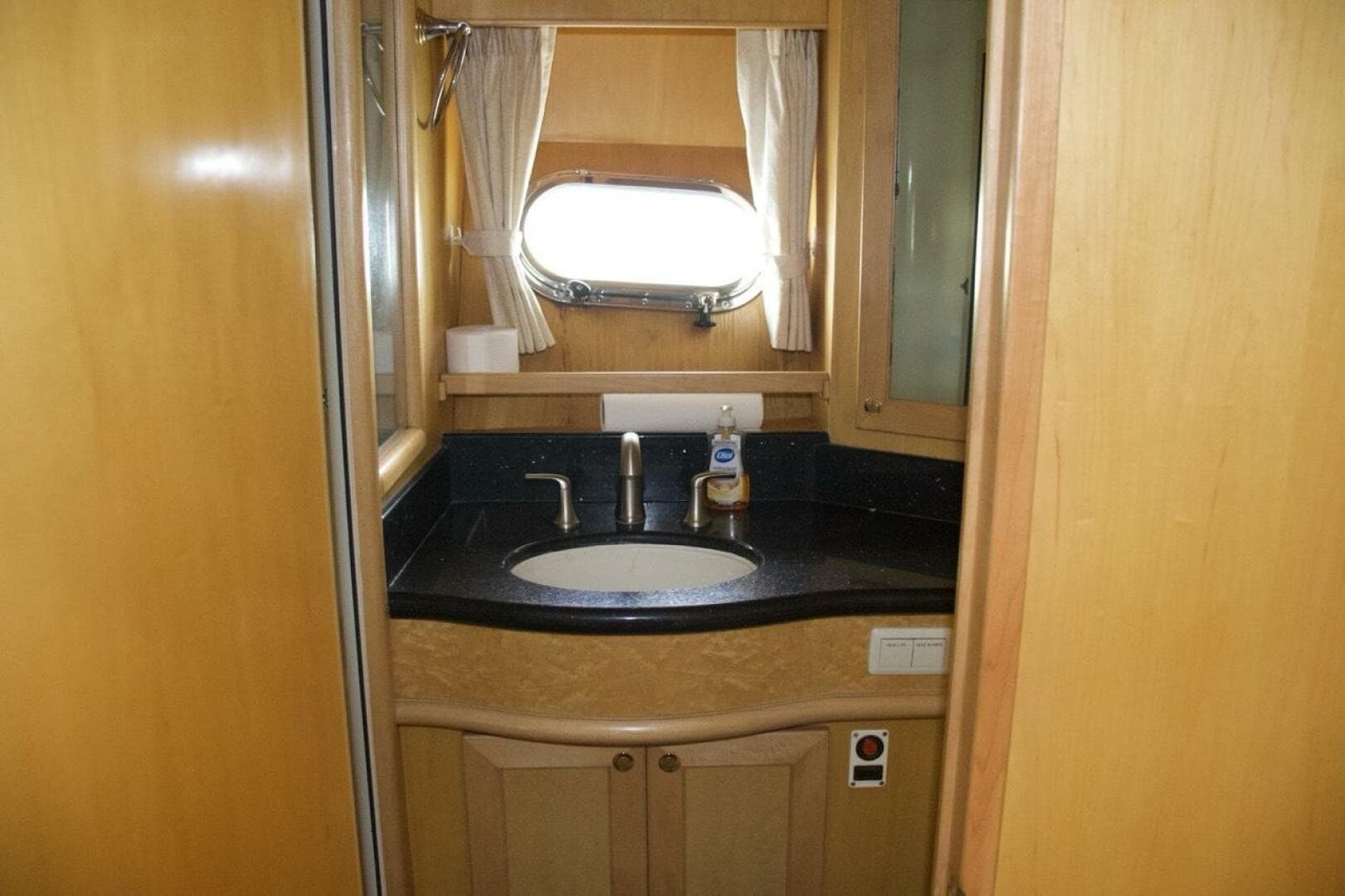 2002 McKinna 57 Pilothouse