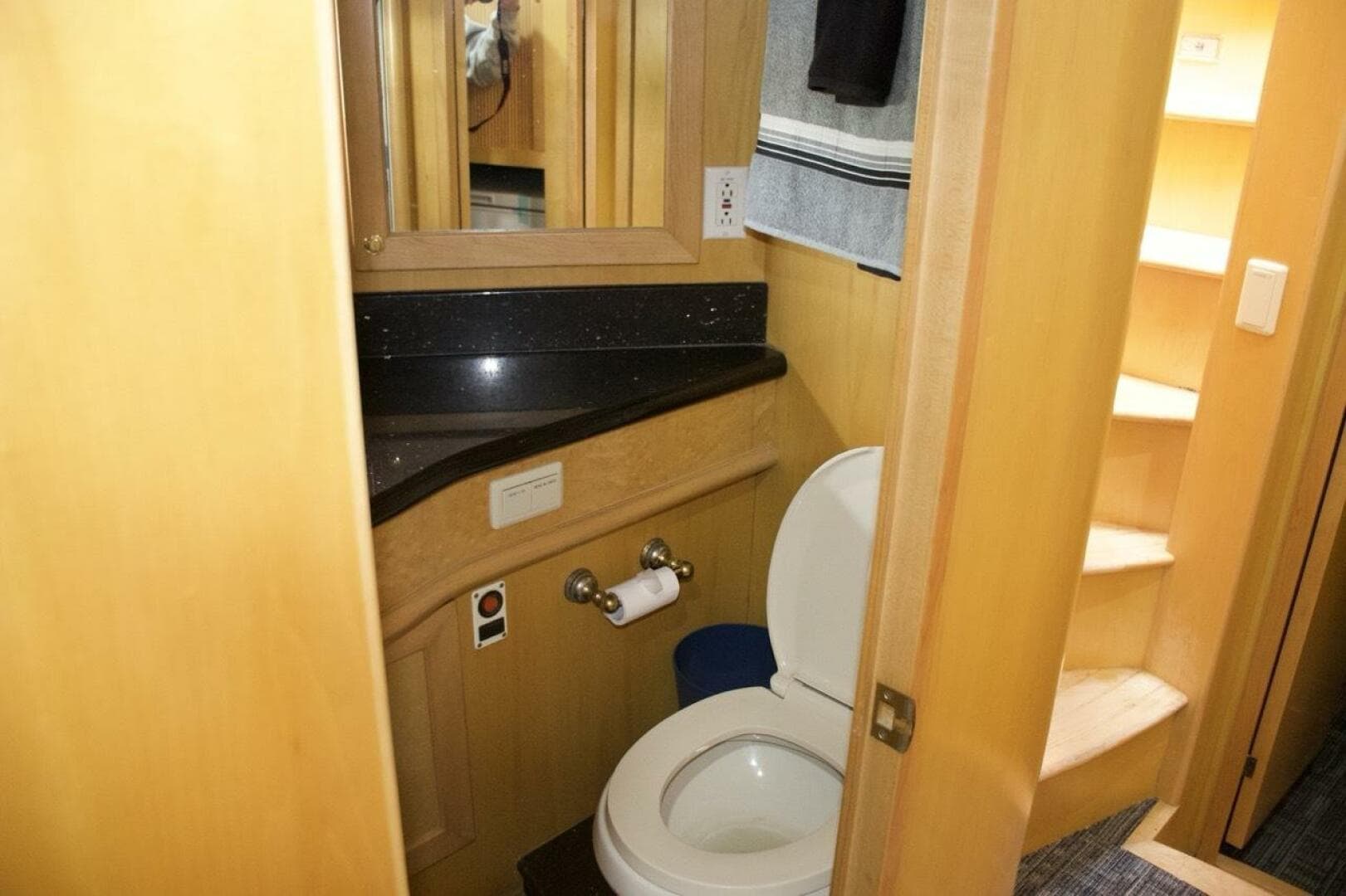 2002 McKinna 57 Pilothouse