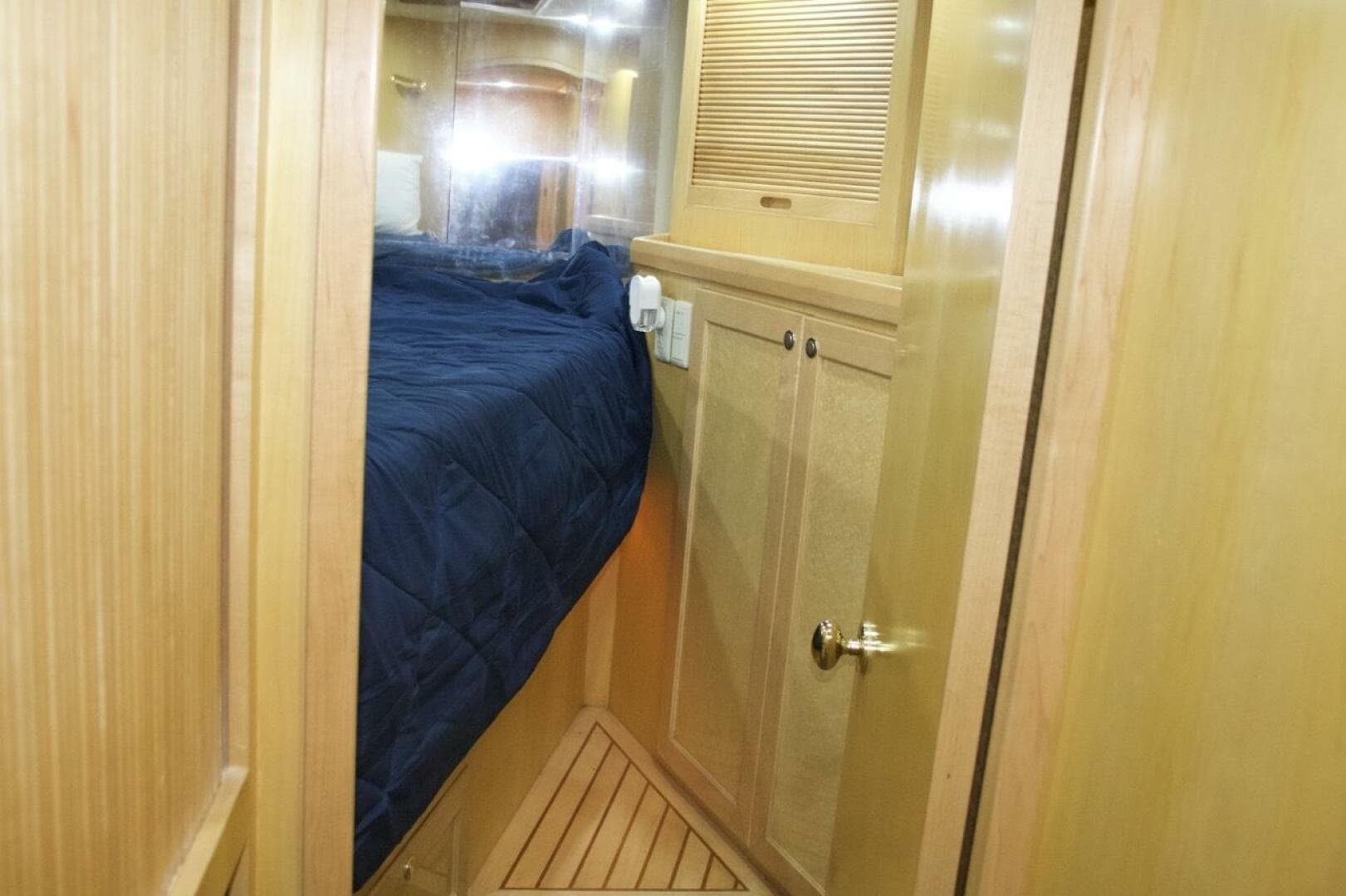 2002 McKinna 57 Pilothouse