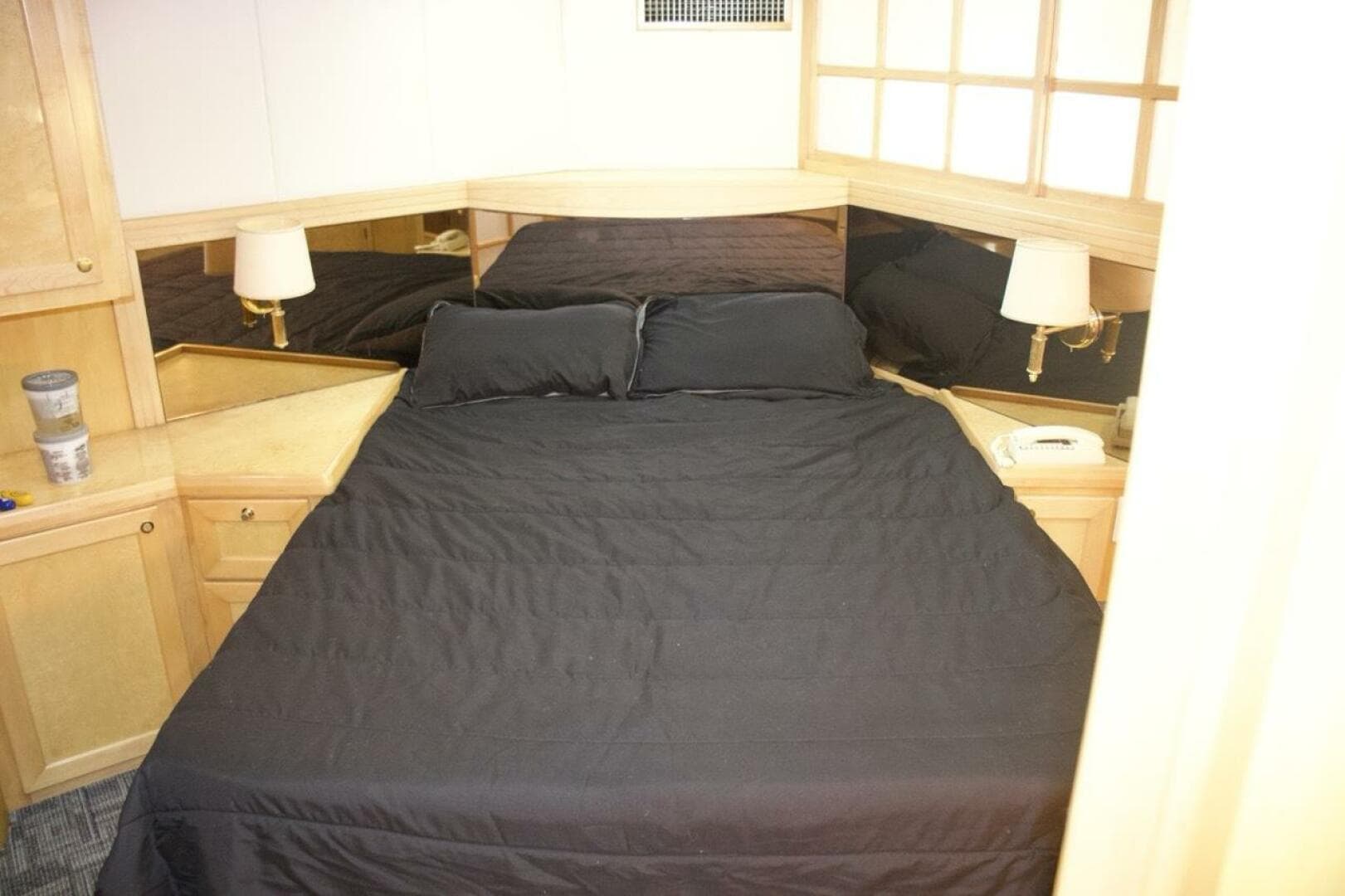 2002 McKinna 57 Pilothouse