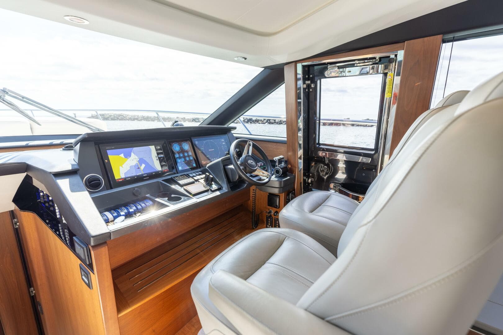 2019 Princess S65-CREWSZING- Helm