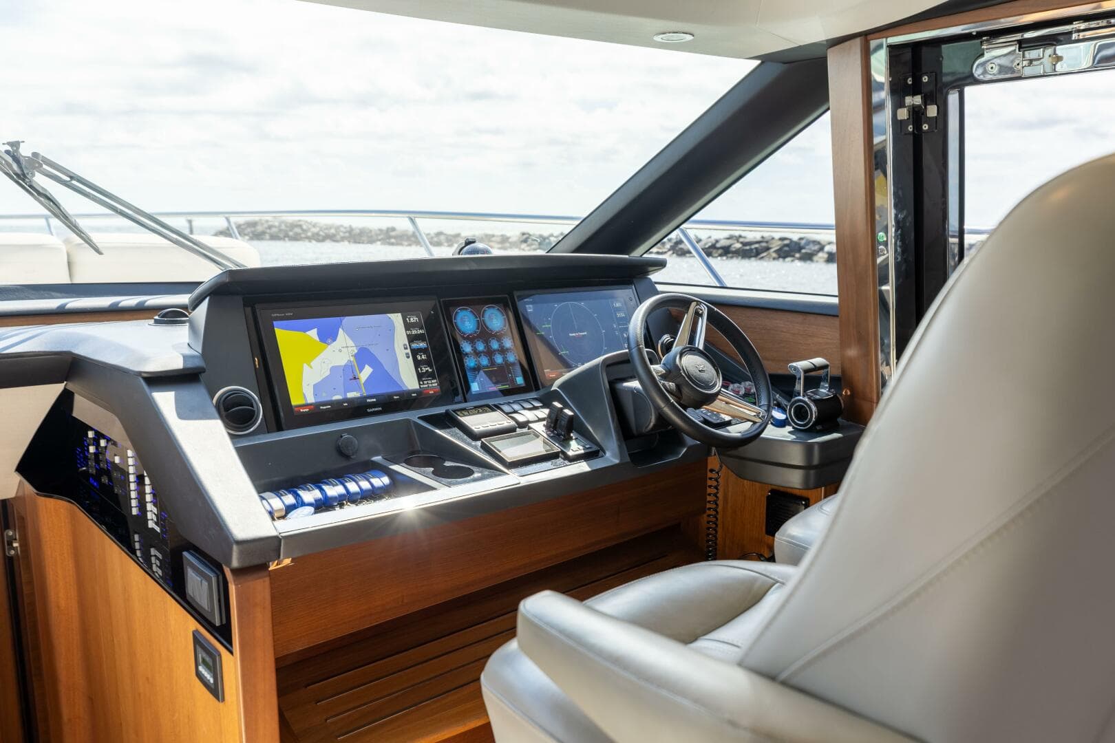 2019 Princess S65-CREWSZING- Helm