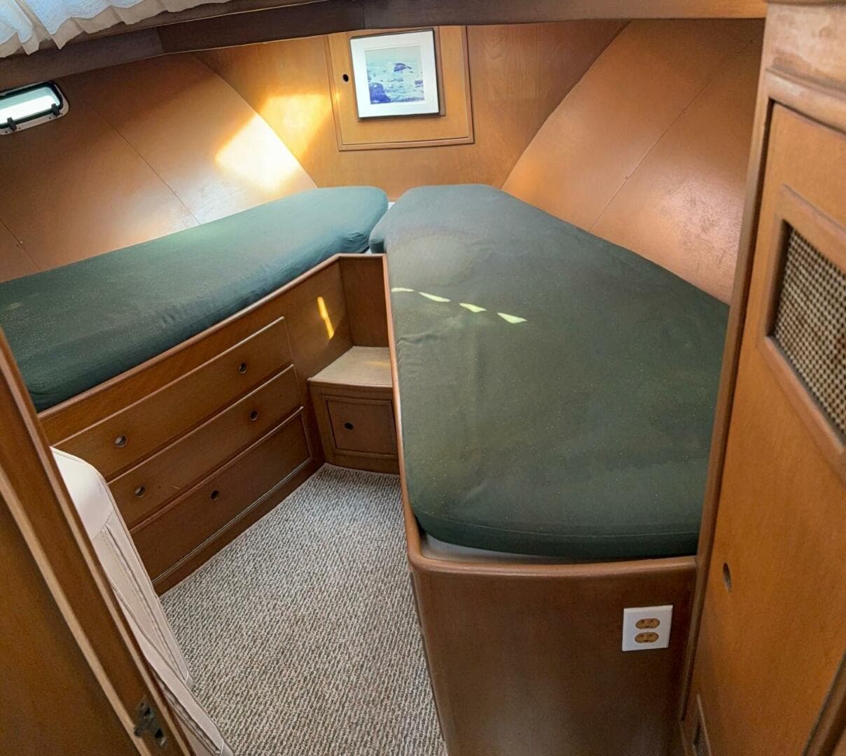V berth