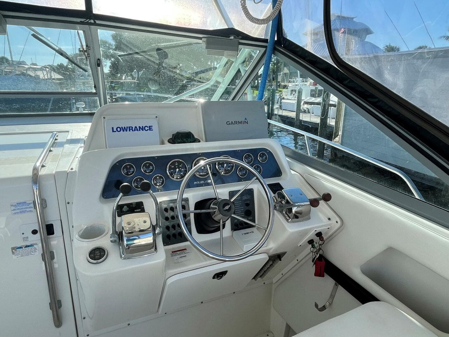 2001 Wellcraft 330 Coastal