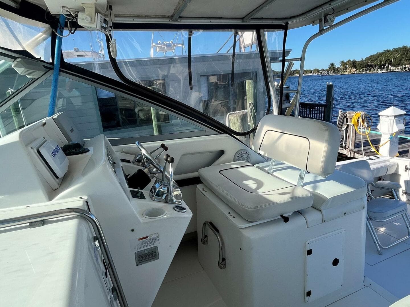 2001 Wellcraft 330 Coastal