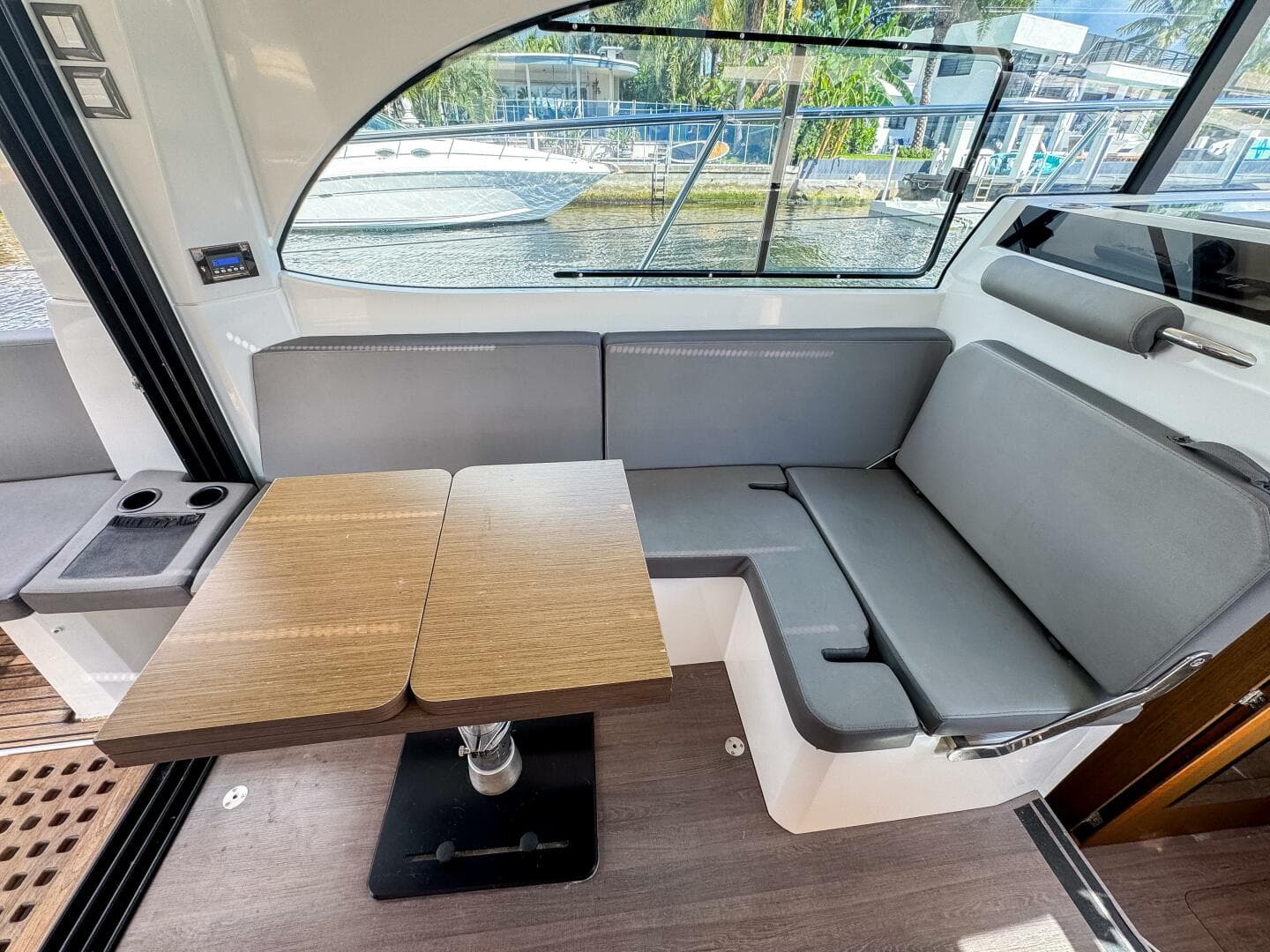 2022 Beneteau Antares 11