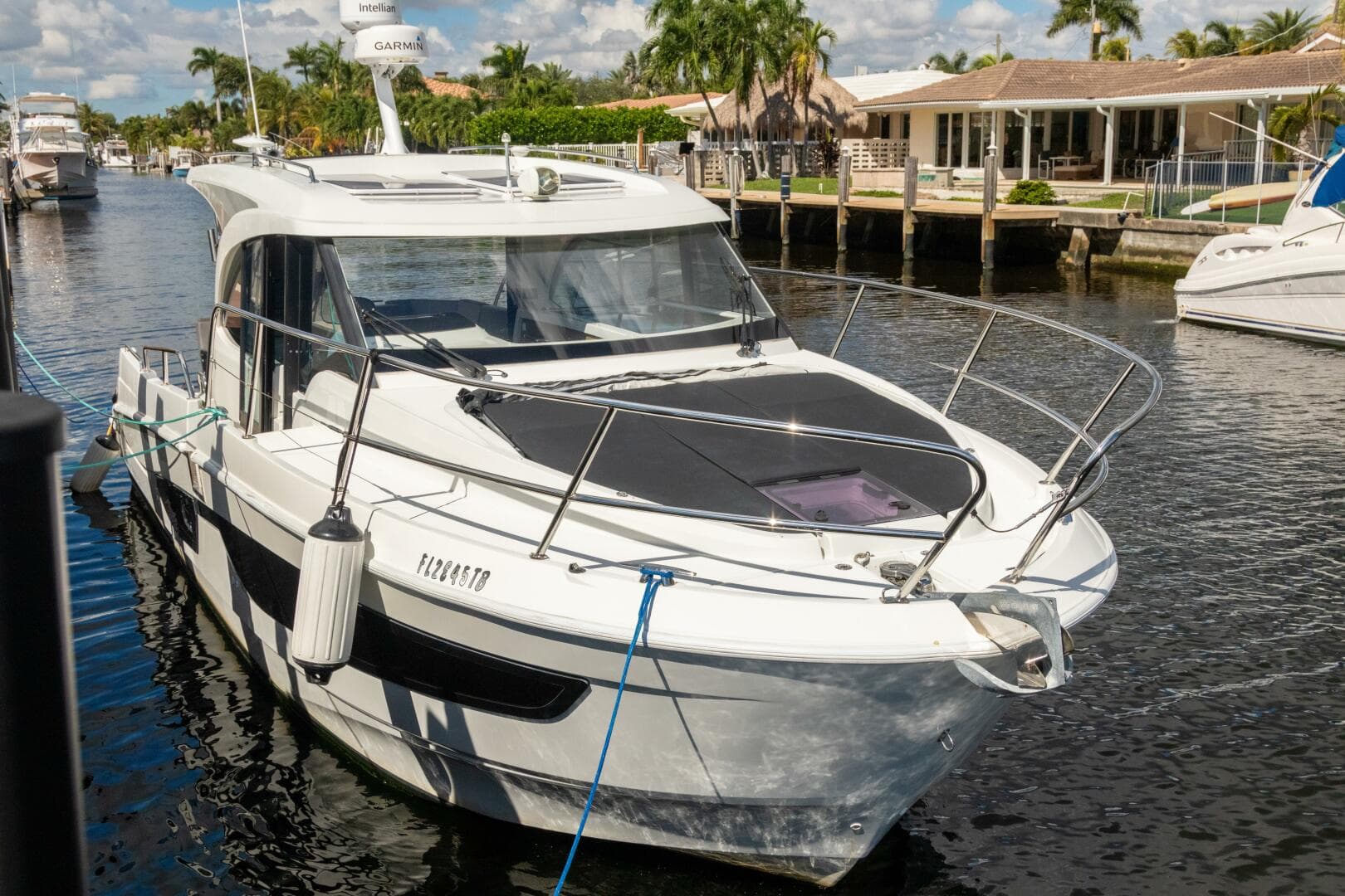 2022 Beneteau Antares 11