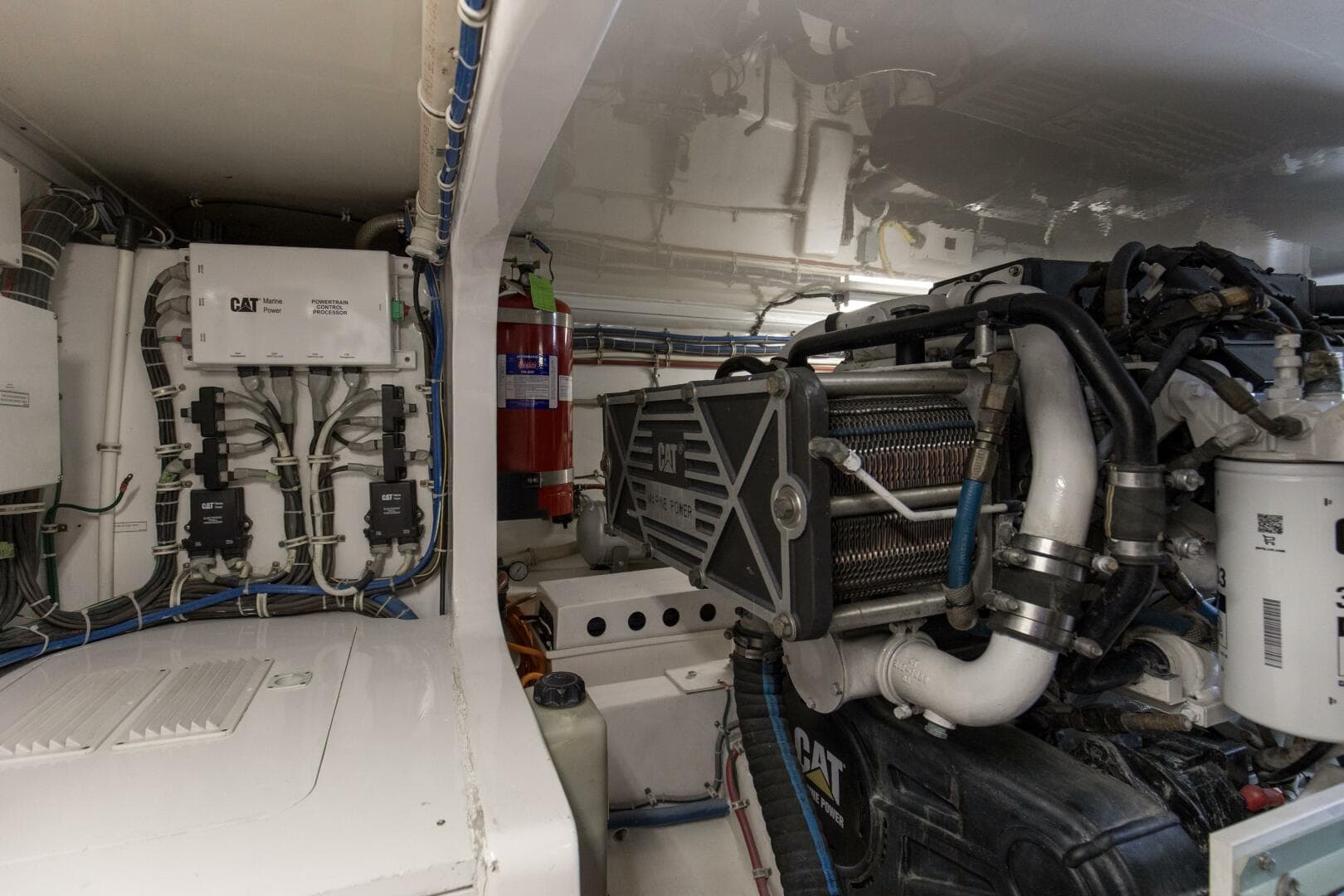 2008 60 Hatteras Blacksmith Engine Room (2)