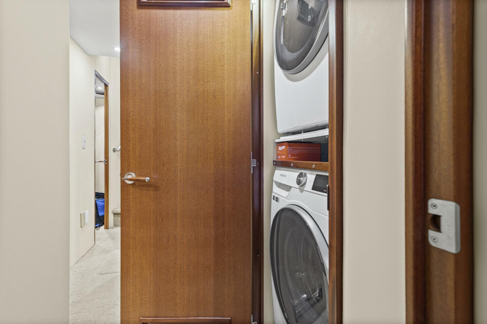 2008 60 Hatteras Blacksmith Laundry