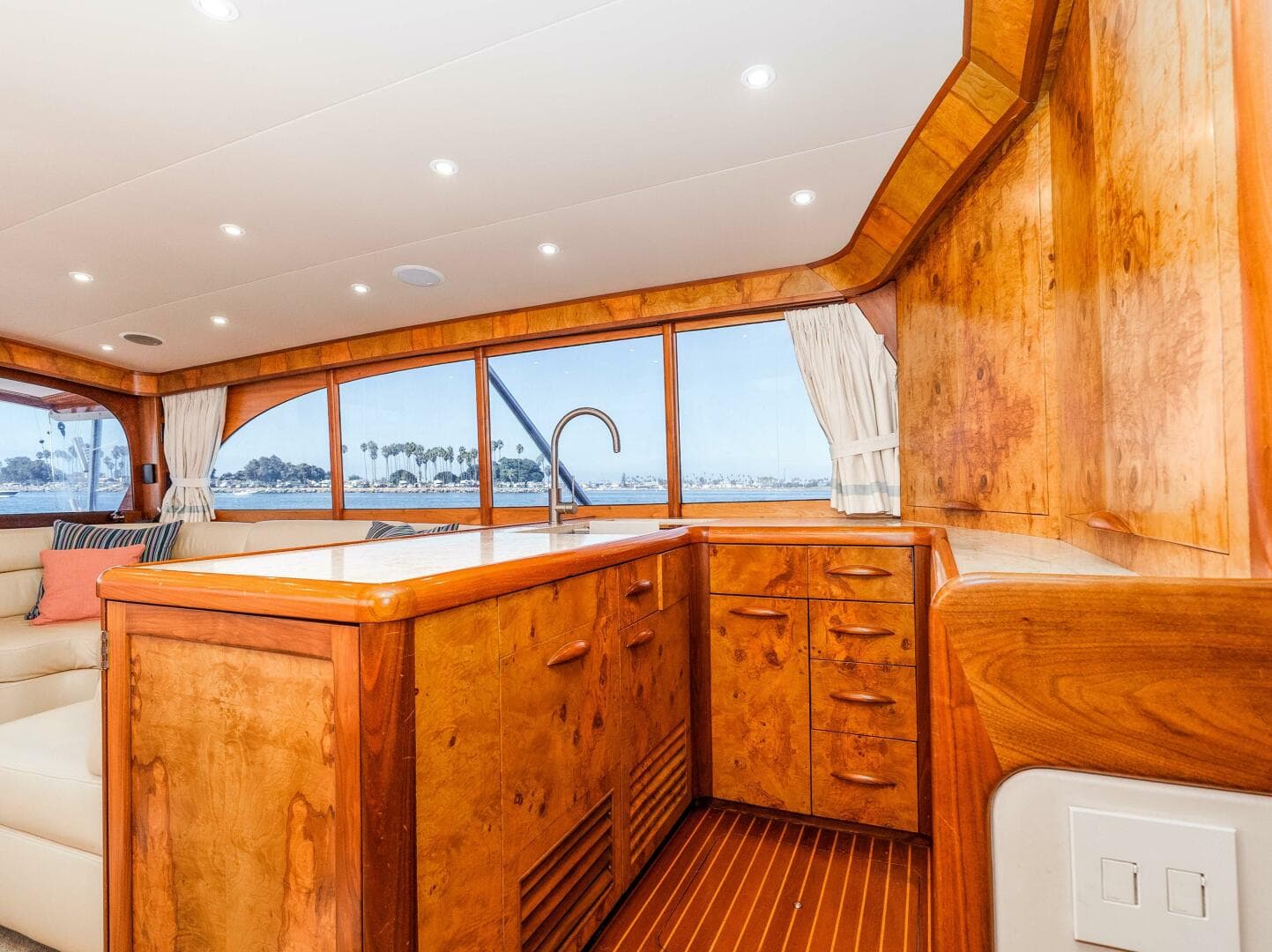 1981 Merritt 55 C - SHOTGUN -Galley