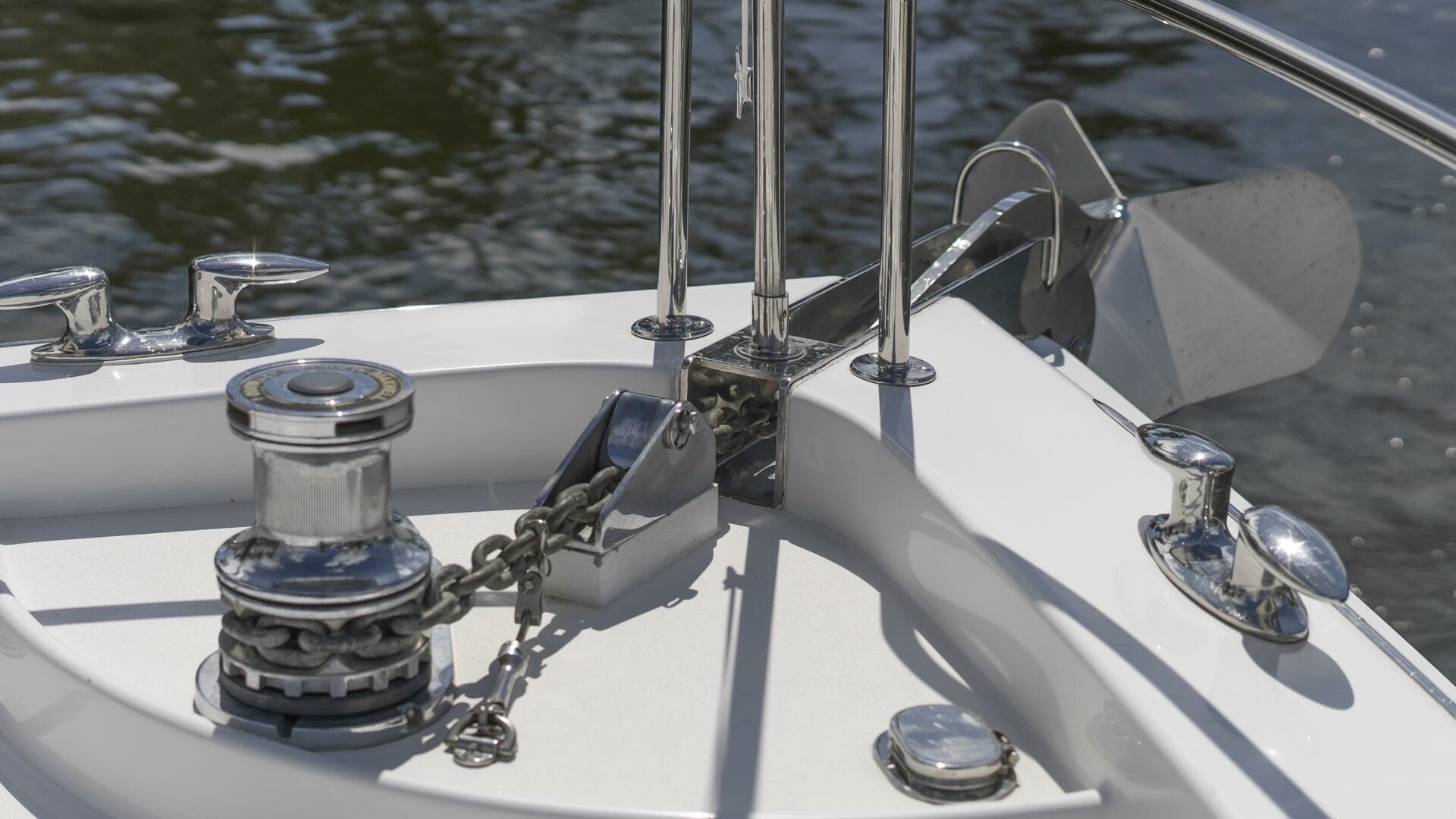 Hatteras 80 Gallopin- Windlass and Bow Anchor