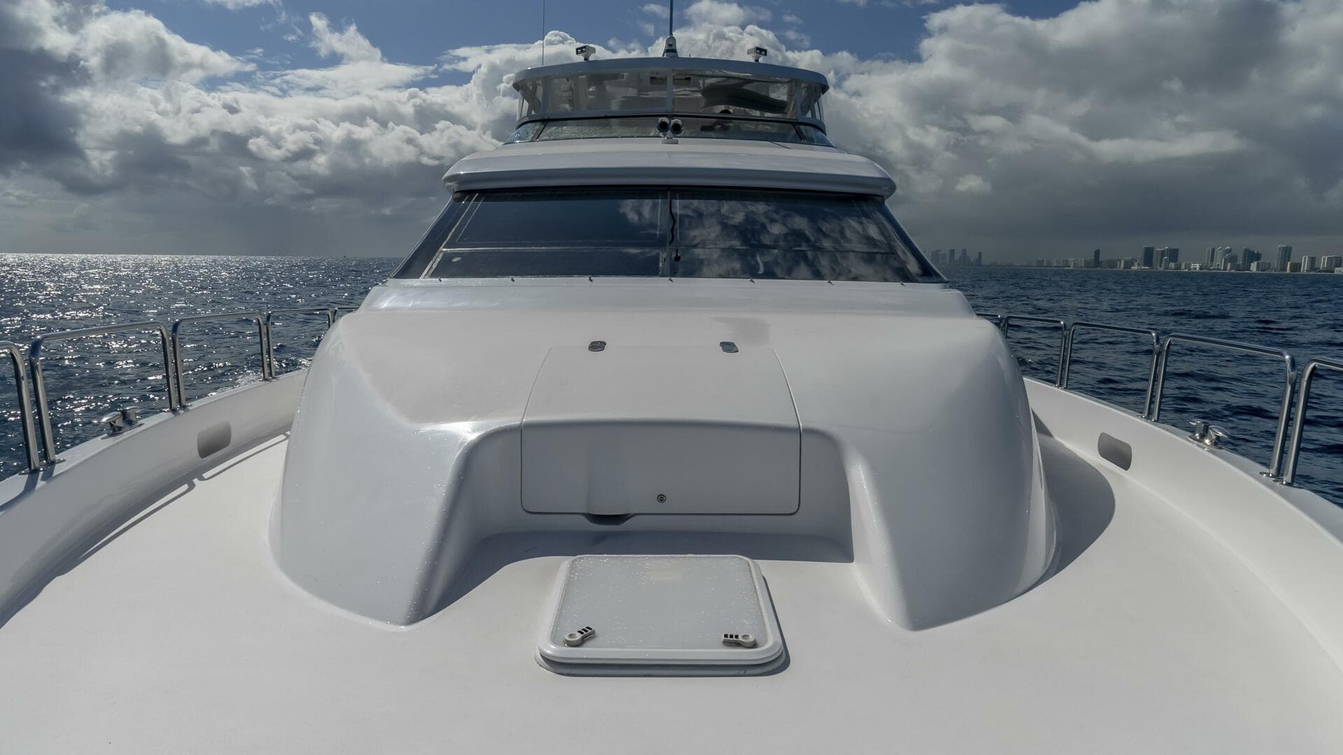 Hatteras 80 Gallopin- Bow