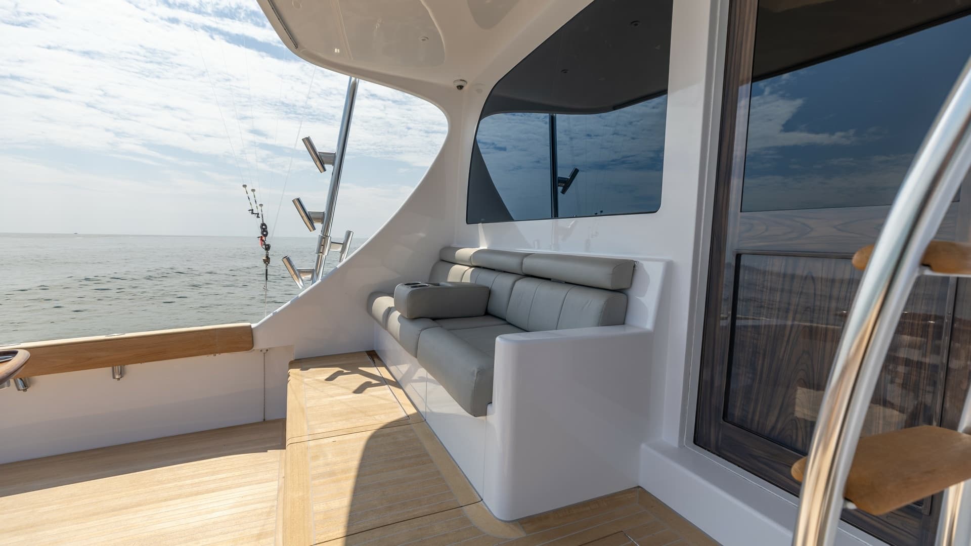 2021 65 Hatteras GT On the DL Cockpit (7)
