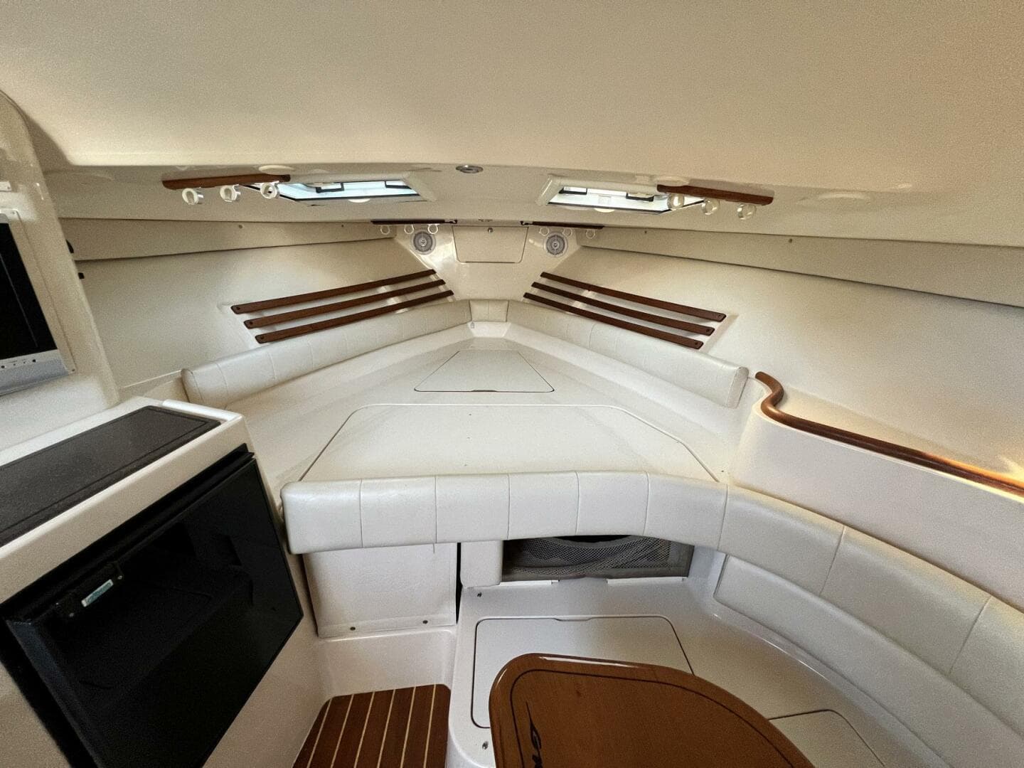 2004 Grady-White Express 330