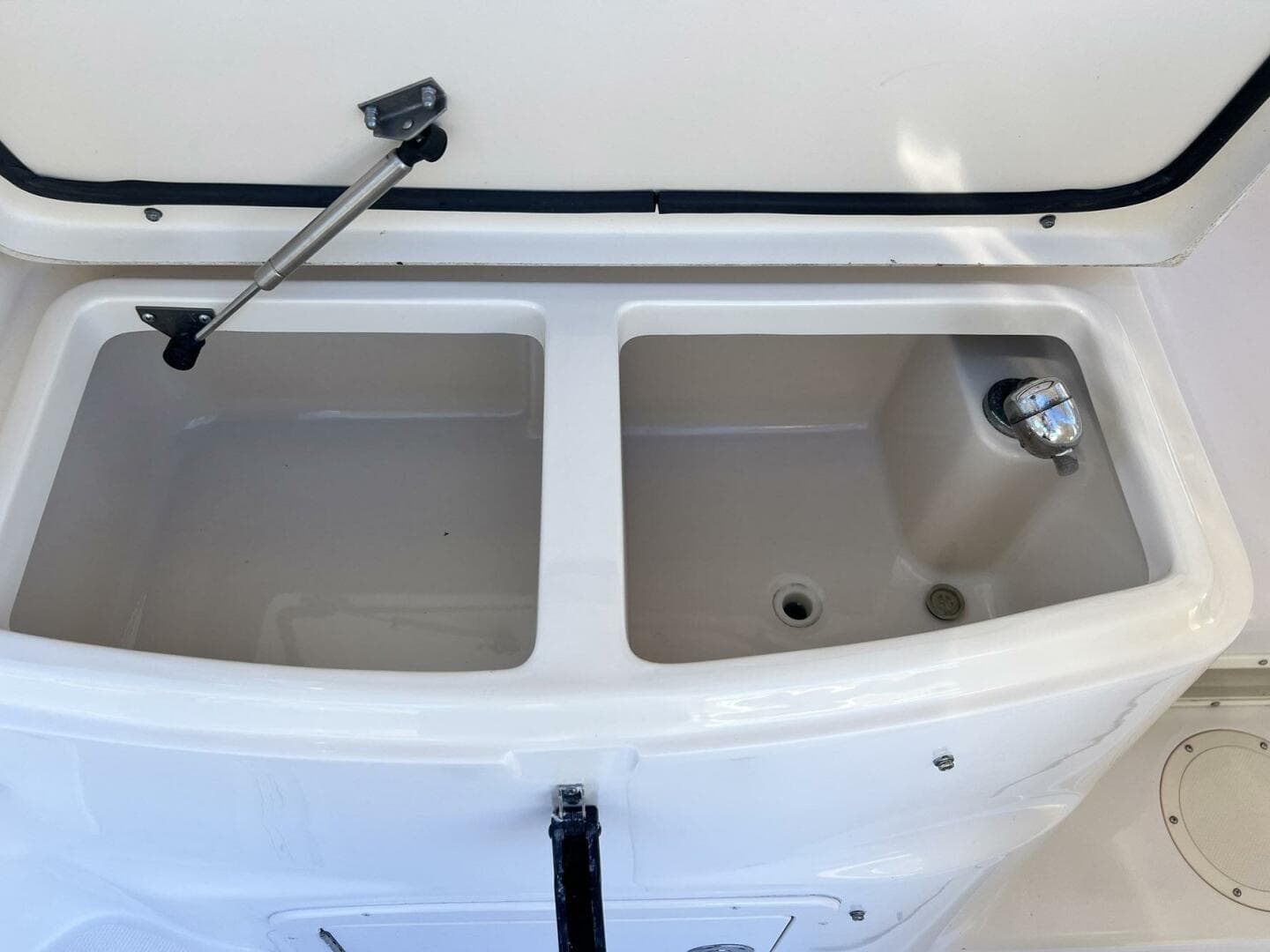 2004 Grady-White Express 330