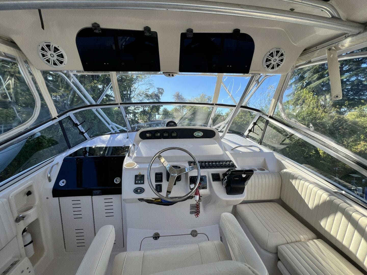 2004 Grady-White Express 330