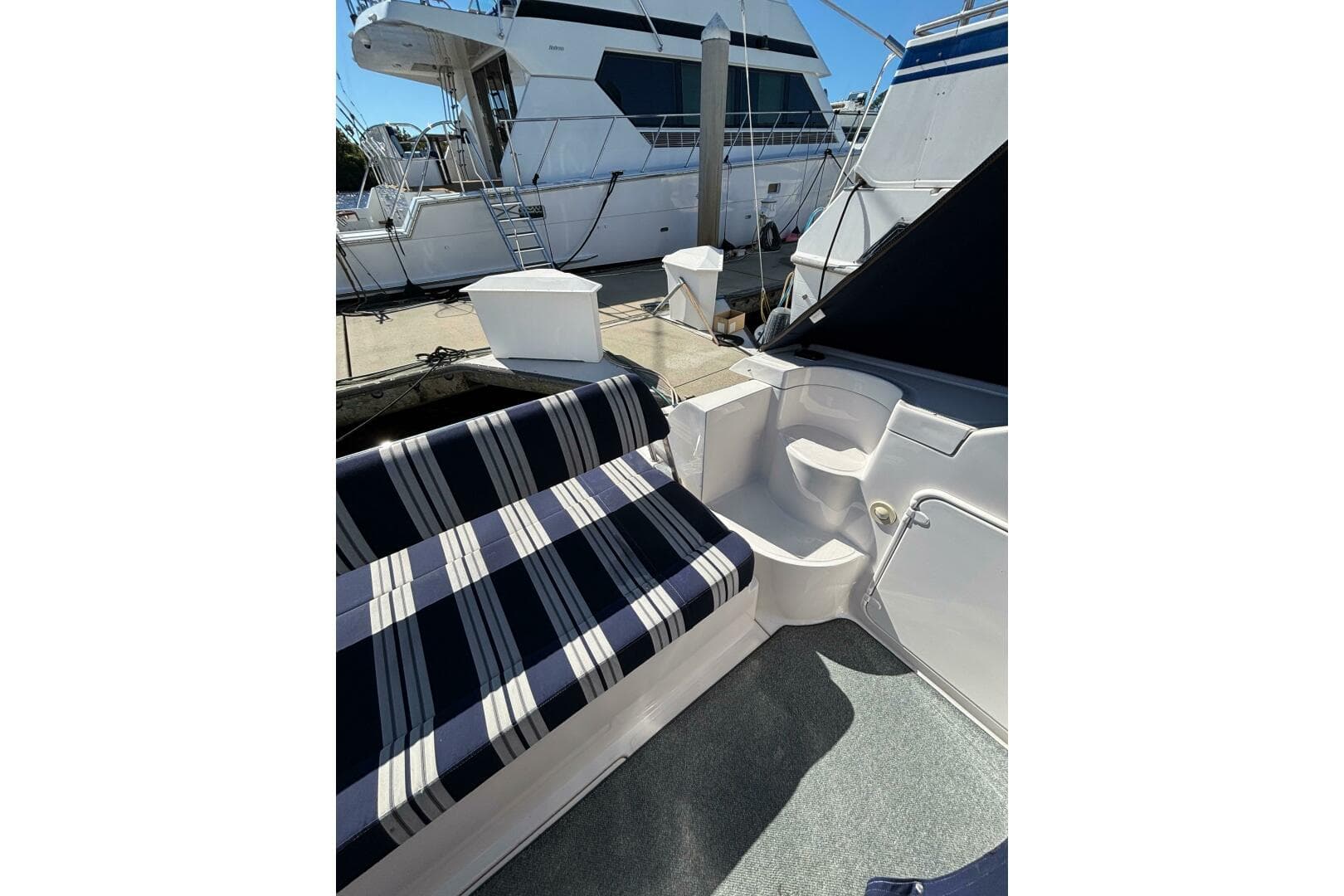 2007 Regal 3760 Sportyacht