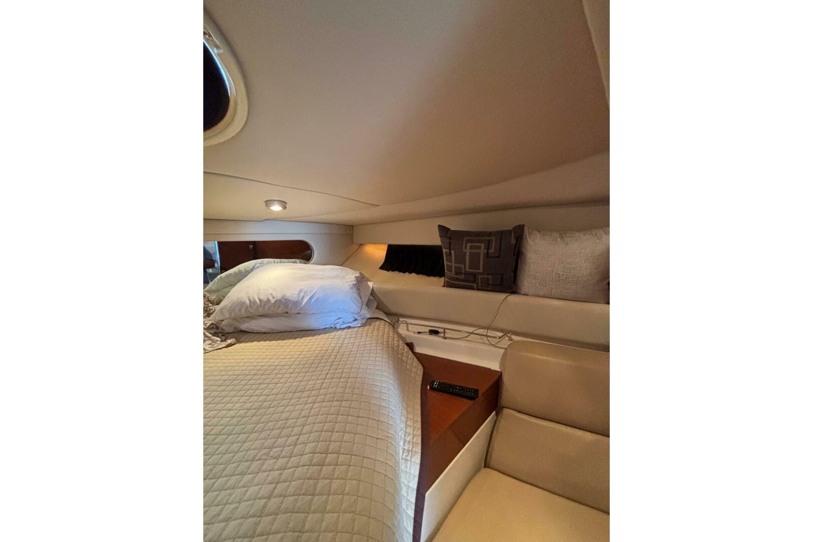 2007 Regal 3760 Sportyacht