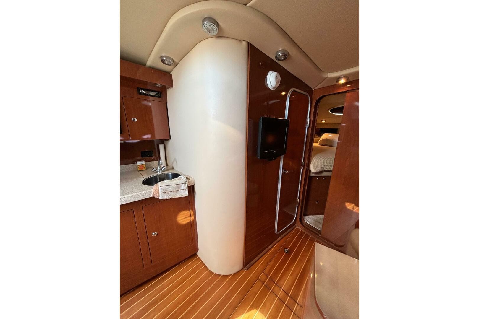 2007 Regal 3760 Sportyacht