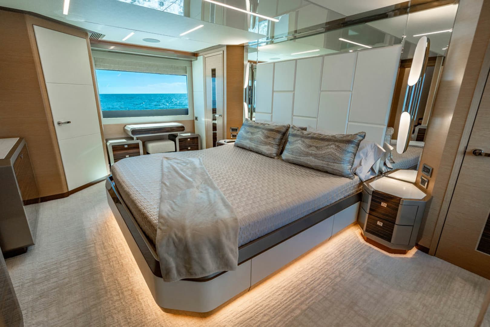 2020 Ocean Alexander 84R