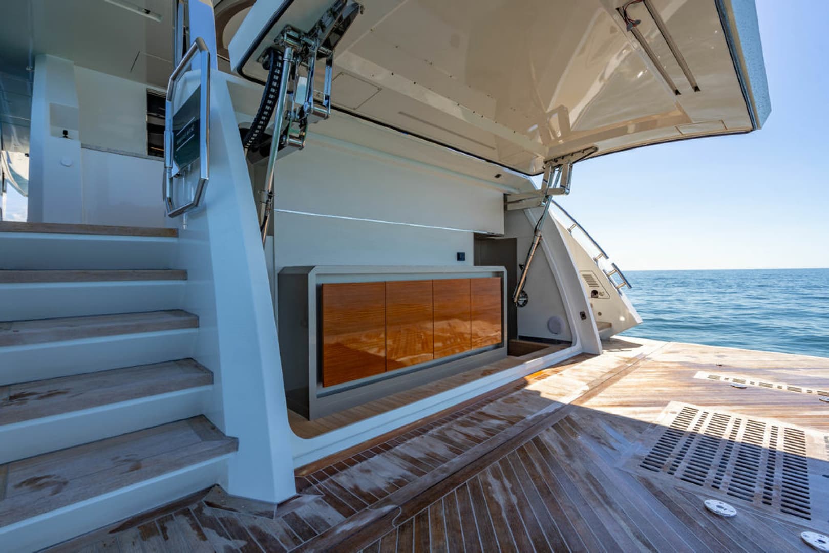 2020 Ocean Alexander 84R