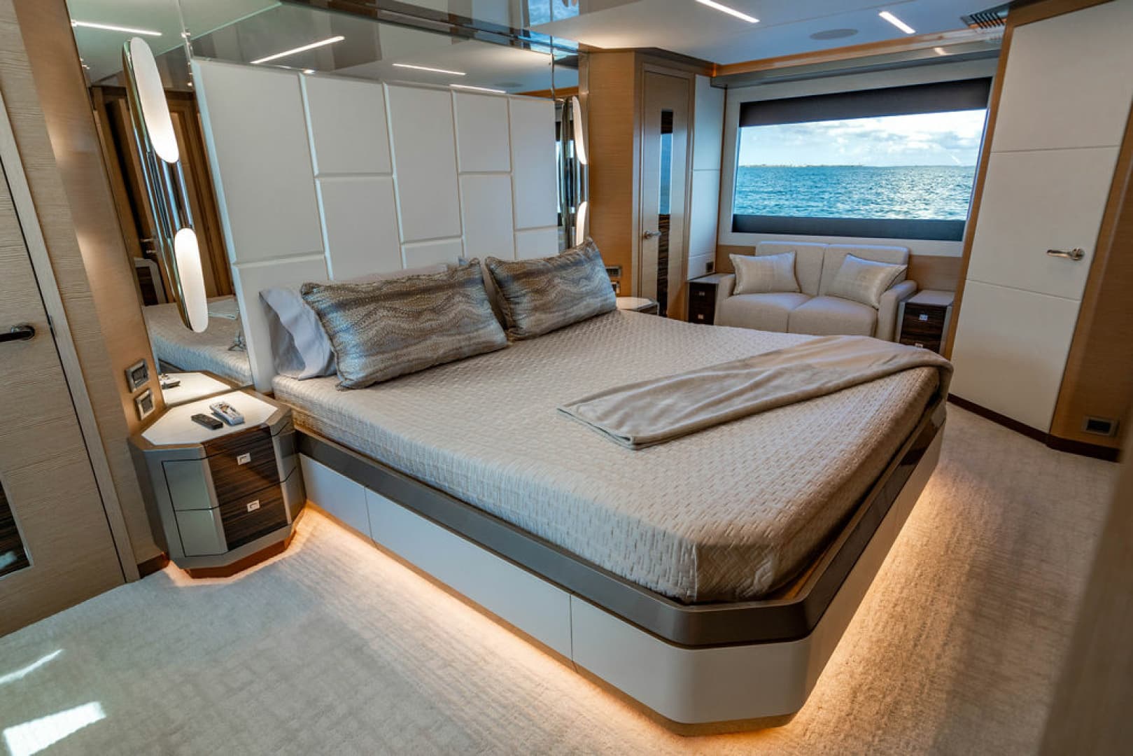 2020 Ocean Alexander 84R