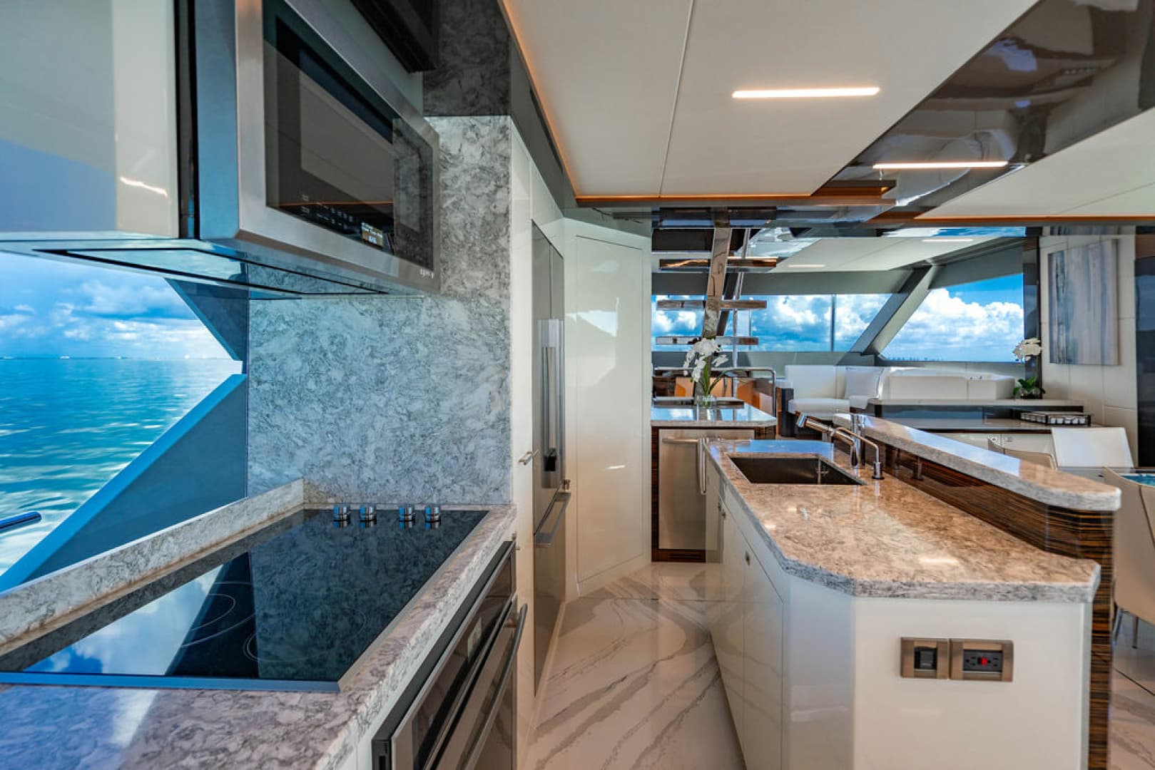 2020 Ocean Alexander 84R