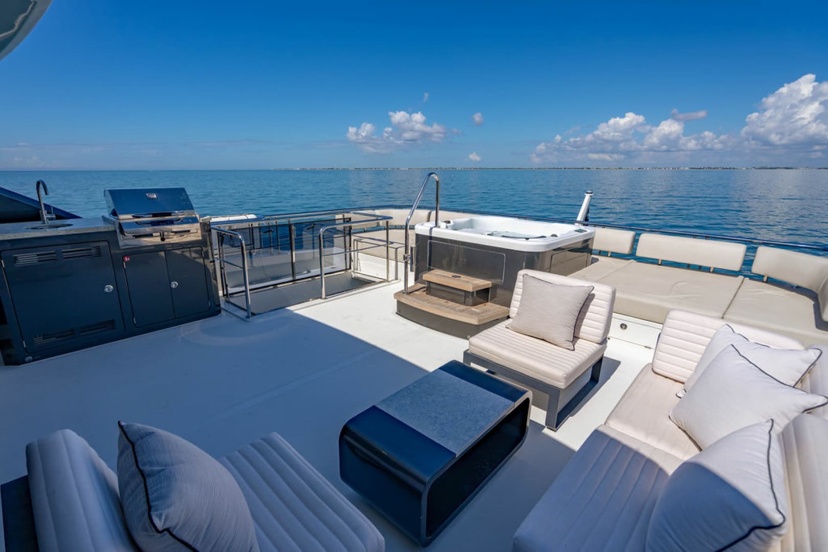 2020 Ocean Alexander 84R
