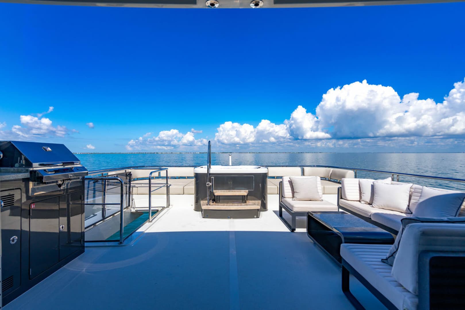 2020 Ocean Alexander 84R