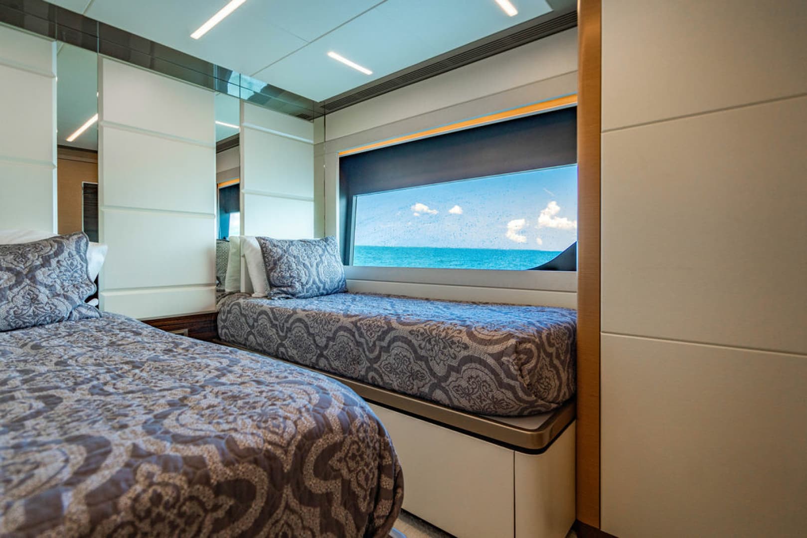 2020 Ocean Alexander 84R