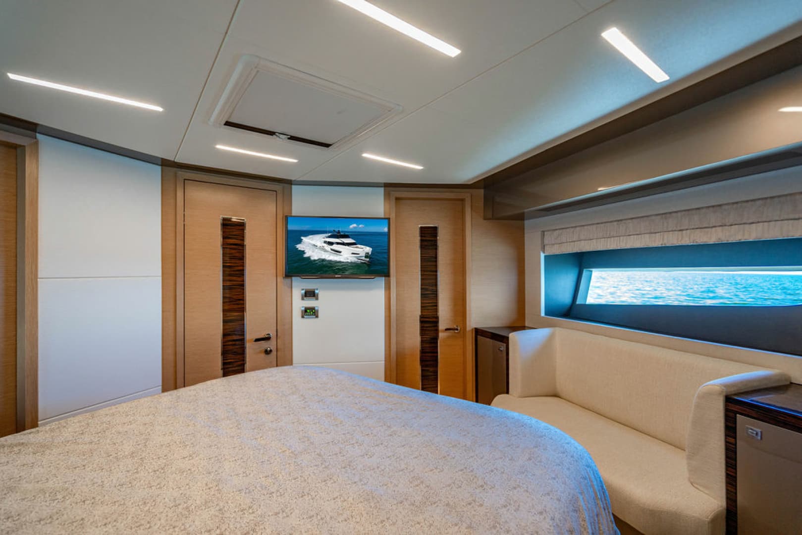 2020 Ocean Alexander 84R