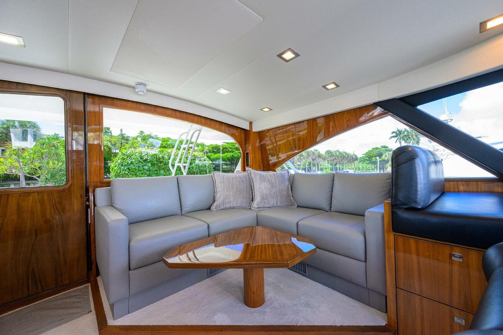 Viking 72 - Corintios - Interior Flybridge