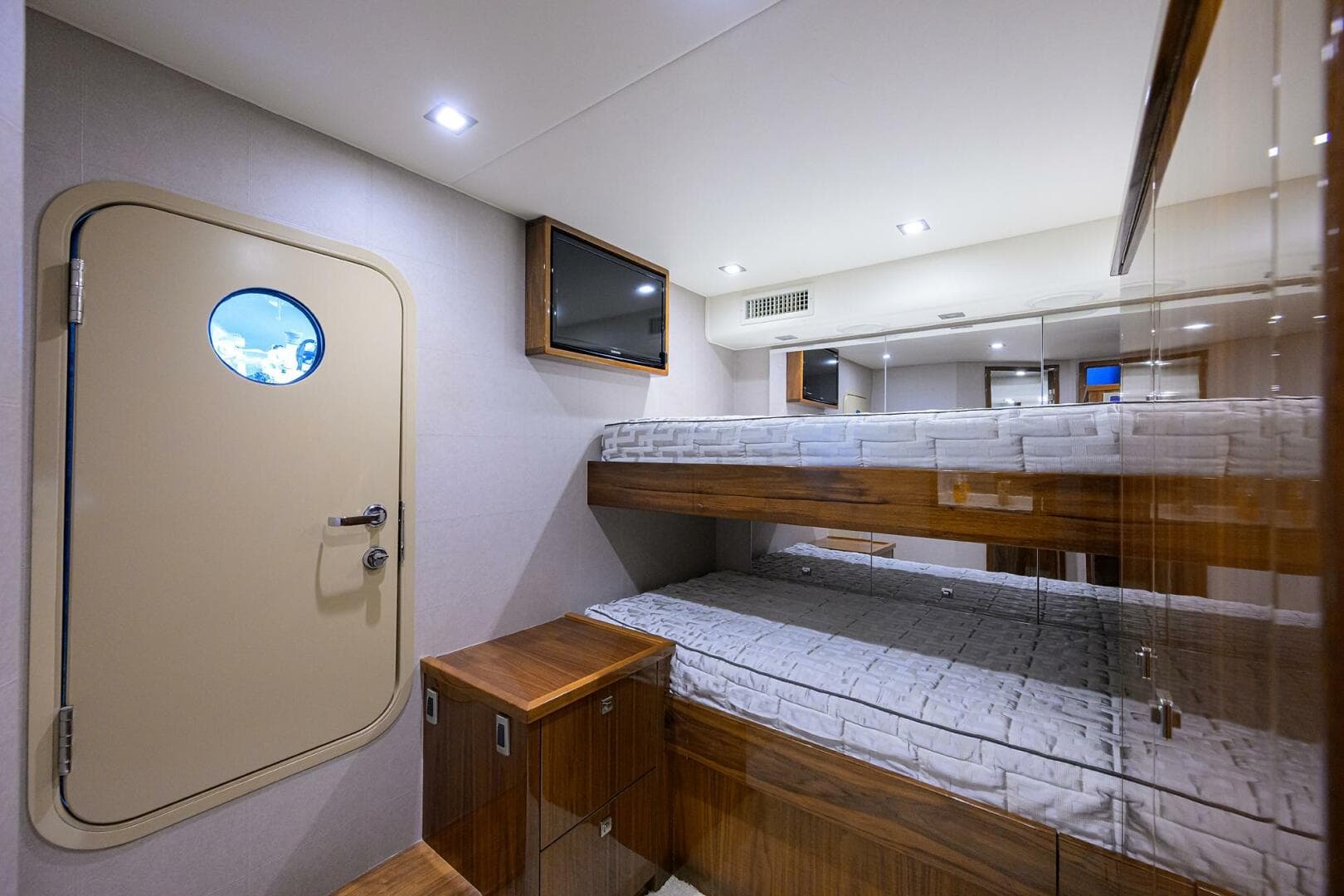 Viking 72 - Corintios - Interior Stateroom
